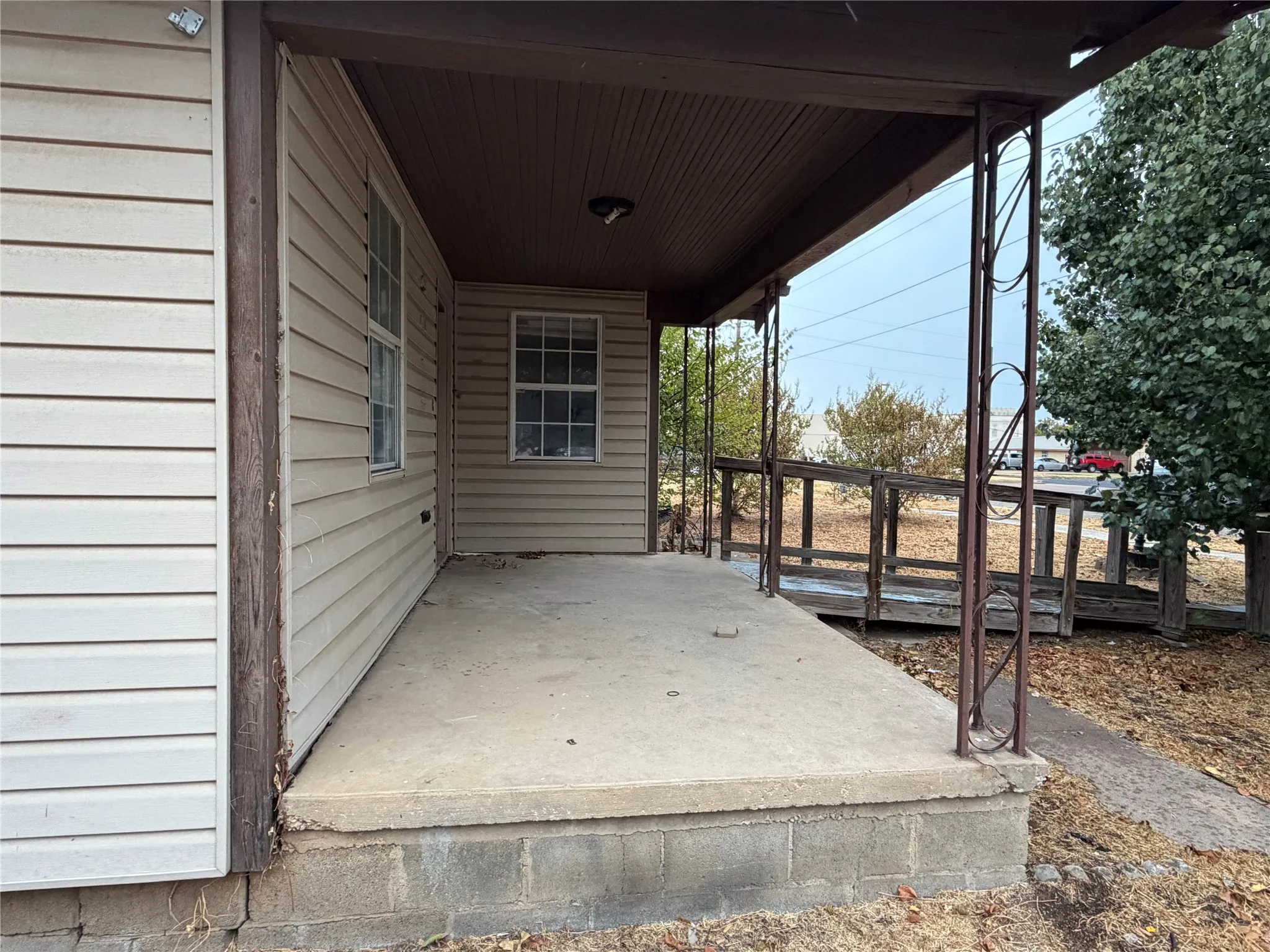 Single Family Residence For Sale in Eastland County , 413 S Green Street, Eastland, Texas 76448, 2 Bedroom, 1 Bathroom, Garage spaces, 1,000 Sqft, built in 1950, mls#21384570, Real Estate Agent in Eastland, Homes For Sale in Eastland county, Homes For Sale in Eastland, Realtor in Eastland Texas, Real Estate Brokerage Independent Realty Texas, Luminita Cordes Realtor