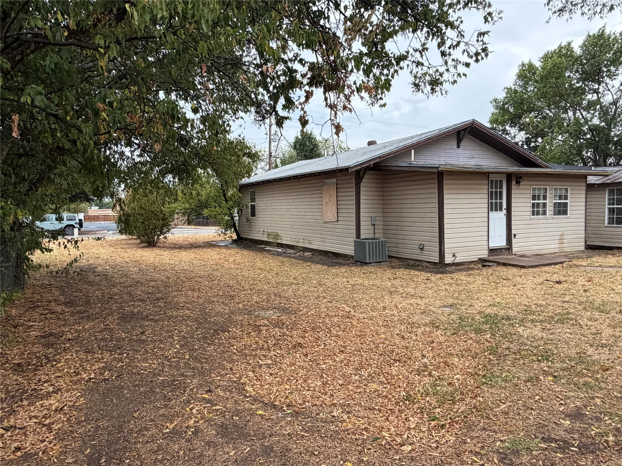 Single Family Residence For Sale in Eastland County , 413 S Green Street, Eastland, Texas 76448, 2 Bedroom, 1 Bathroom, Garage spaces, 1,000 Sqft, built in 1950, mls#21384570, Real Estate Agent in Eastland, Homes For Sale in Eastland county, Homes For Sale in Eastland, Realtor in Eastland Texas, Real Estate Brokerage Independent Realty Texas, Luminita Cordes Realtor