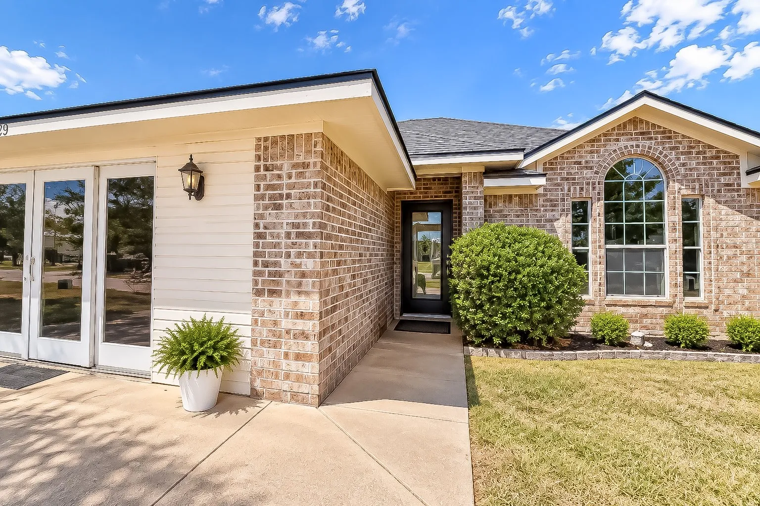 Single Family Residence For Sale in Mc Lennan County , 203 Knight Lane, Waco, Texas 76705, 4 Bedroom, 2 Bathroom, Garage spaces, 1,790 Sqft, built in 2005, mls#21385224, Real Estate Agent in Waco, Homes For Sale in Mc Lennan county, Homes For Sale in Waco, Realtor in Waco Texas, Real Estate Brokerage Independent Realty Texas, Luminita Cordes Realtor