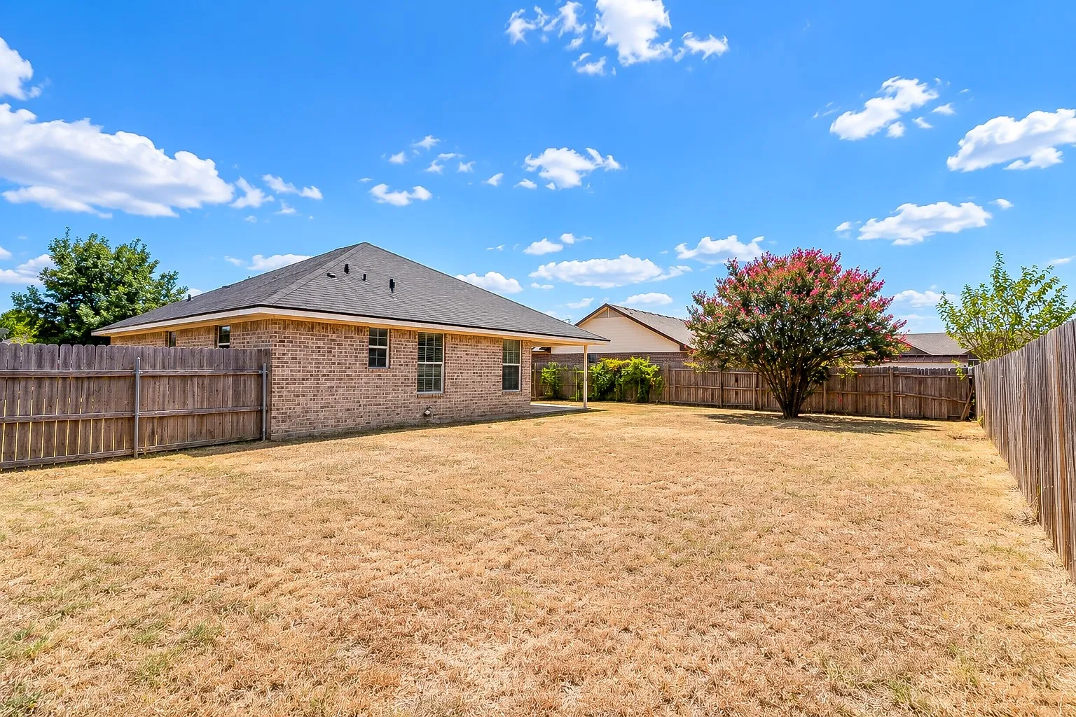 Single Family Residence For Sale in Mc Lennan County , 203 Knight Lane, Waco, Texas 76705, 4 Bedroom, 2 Bathroom, Garage spaces, 1,790 Sqft, built in 2005, mls#21385224, Real Estate Agent in Waco, Homes For Sale in Mc Lennan county, Homes For Sale in Waco, Realtor in Waco Texas, Real Estate Brokerage Independent Realty Texas, Luminita Cordes Realtor