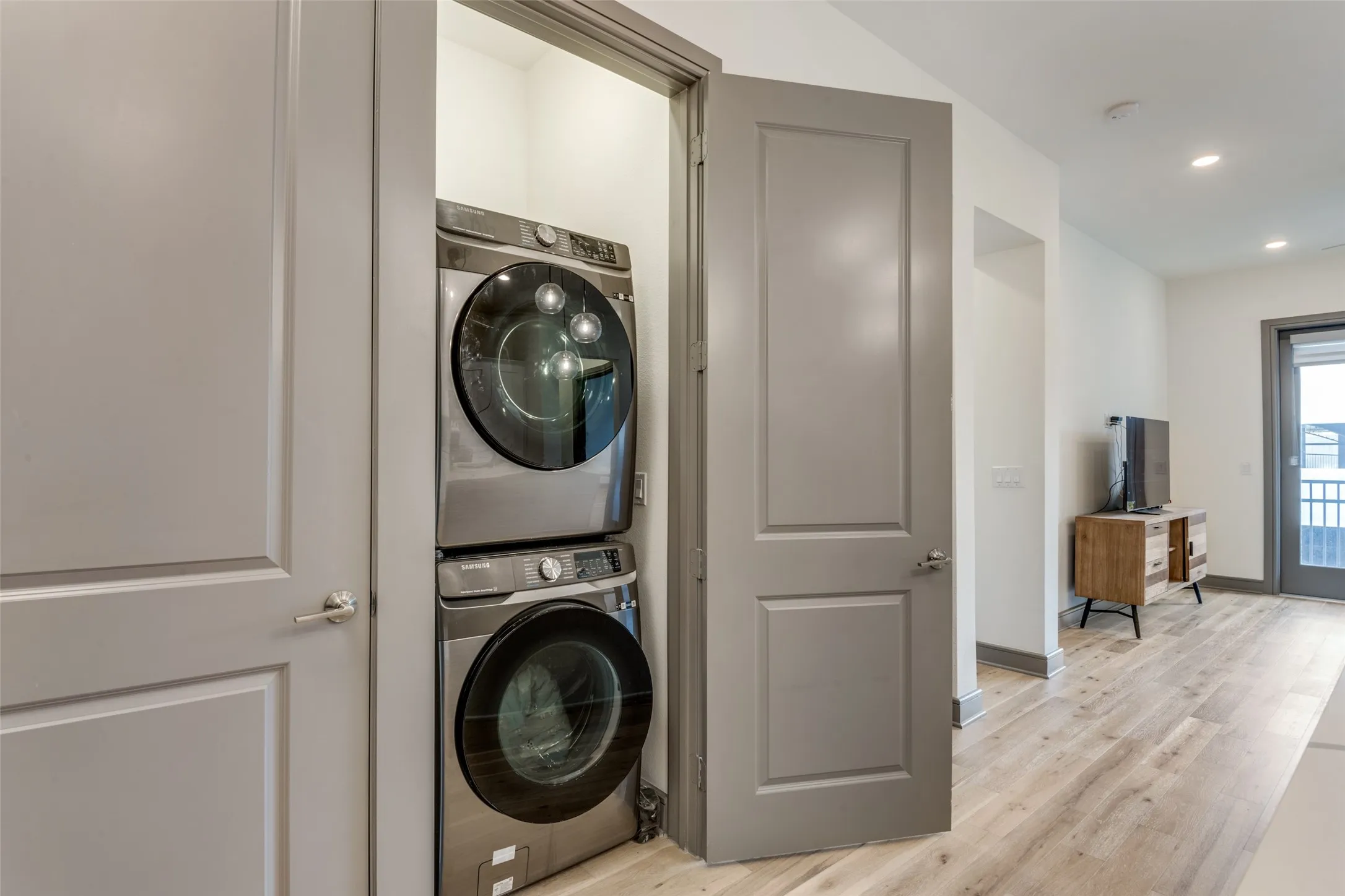 Condominium For Rent in Denton County , 2700 Old Denton Road 3354, Carrollton, Texas 75007, 2 Bedroom, 2 Bathroom, 2 Garage spaces, 1,250 Sqft, built in 2022, mls#21379540, Real Estate Agent in Carrollton, Homes For Rent in Denton county, Homes For Rent in Carrollton, Realtor in Carrollton Texas, Real Estate Brokerage Independent Realty Texas, Luminita Cordes Realtor