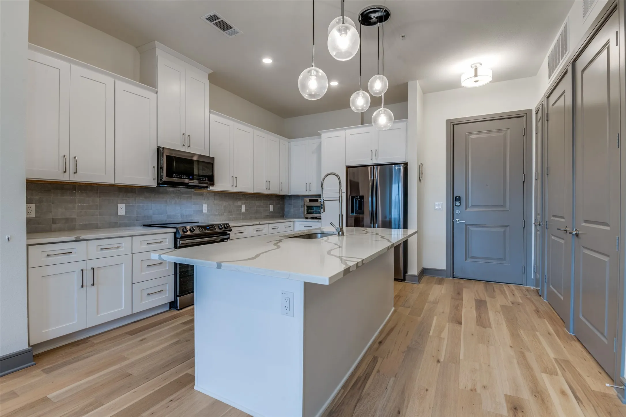 Condominium For Rent in Denton County , 2700 Old Denton Road 3354, Carrollton, Texas 75007, 2 Bedroom, 2 Bathroom, 2 Garage spaces, 1,250 Sqft, built in 2022, mls#21379540, Real Estate Agent in Carrollton, Homes For Rent in Denton county, Homes For Rent in Carrollton, Realtor in Carrollton Texas, Real Estate Brokerage Independent Realty Texas, Luminita Cordes Realtor