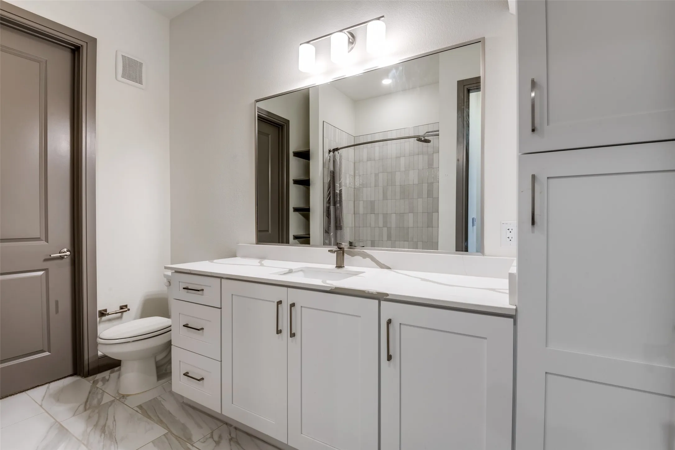 Condominium For Rent in Denton County , 2700 Old Denton Road 3354, Carrollton, Texas 75007, 2 Bedroom, 2 Bathroom, 2 Garage spaces, 1,250 Sqft, built in 2022, mls#21379540, Real Estate Agent in Carrollton, Homes For Rent in Denton county, Homes For Rent in Carrollton, Realtor in Carrollton Texas, Real Estate Brokerage Independent Realty Texas, Luminita Cordes Realtor