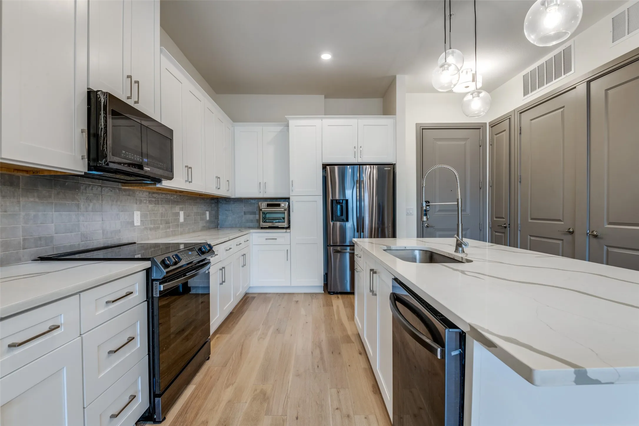 Condominium For Rent in Denton County , 2700 Old Denton Road 3354, Carrollton, Texas 75007, 2 Bedroom, 2 Bathroom, 2 Garage spaces, 1,250 Sqft, built in 2022, mls#21379540, Real Estate Agent in Carrollton, Homes For Rent in Denton county, Homes For Rent in Carrollton, Realtor in Carrollton Texas, Real Estate Brokerage Independent Realty Texas, Luminita Cordes Realtor