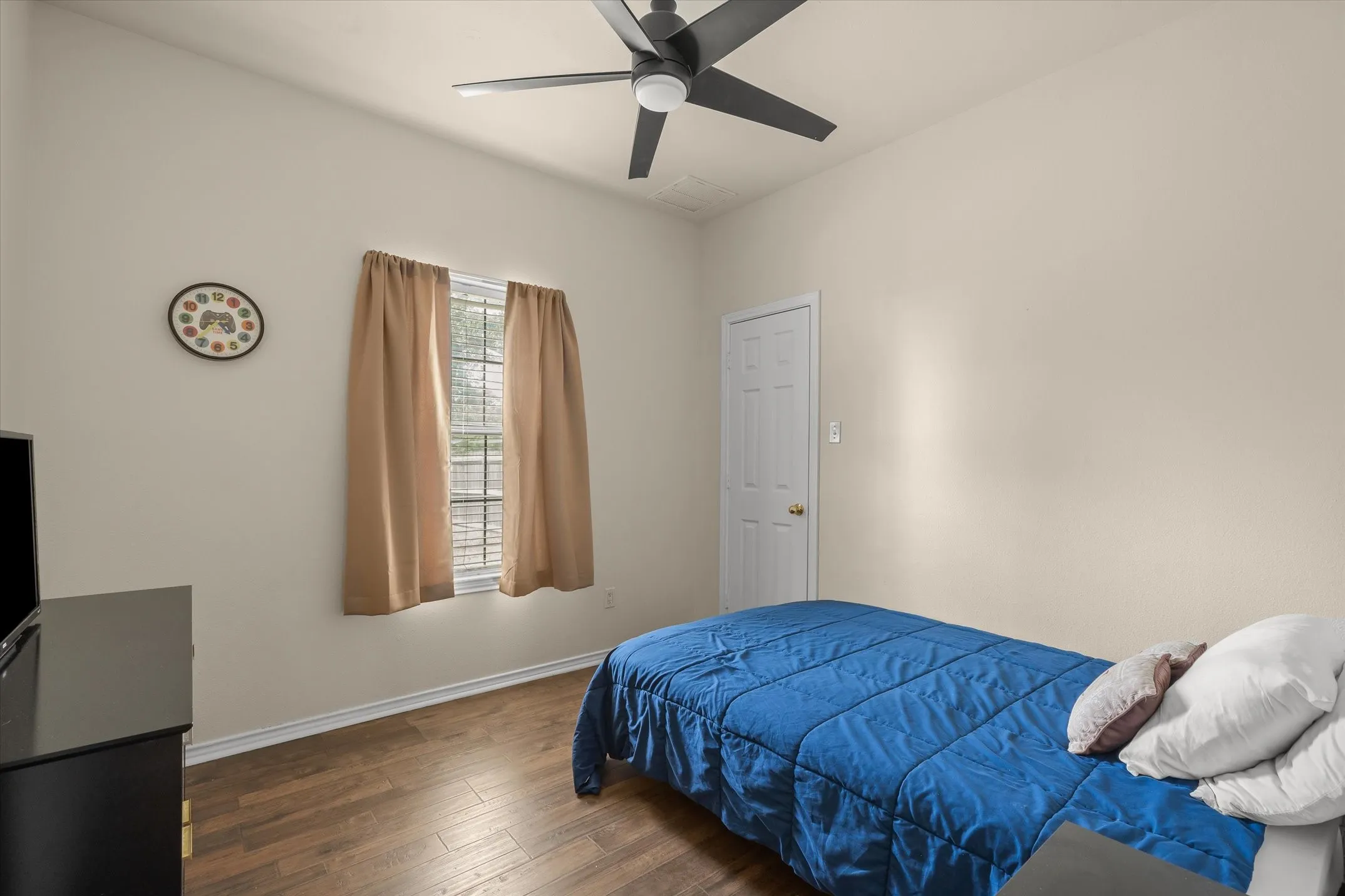 Single Family Residence For Sale in Van Zandt County , 311 Fm 1651, Canton, Texas 75103, 5 Bedroom, 4 Bathroom, Garage spaces, 3,065 Sqft, built in 1992, mls#21385292, Real Estate Agent in Canton, Homes For Sale in Van Zandt county, Homes For Sale in Canton, Realtor in Canton Texas, Real Estate Brokerage Independent Realty Texas, Luminita Cordes Realtor