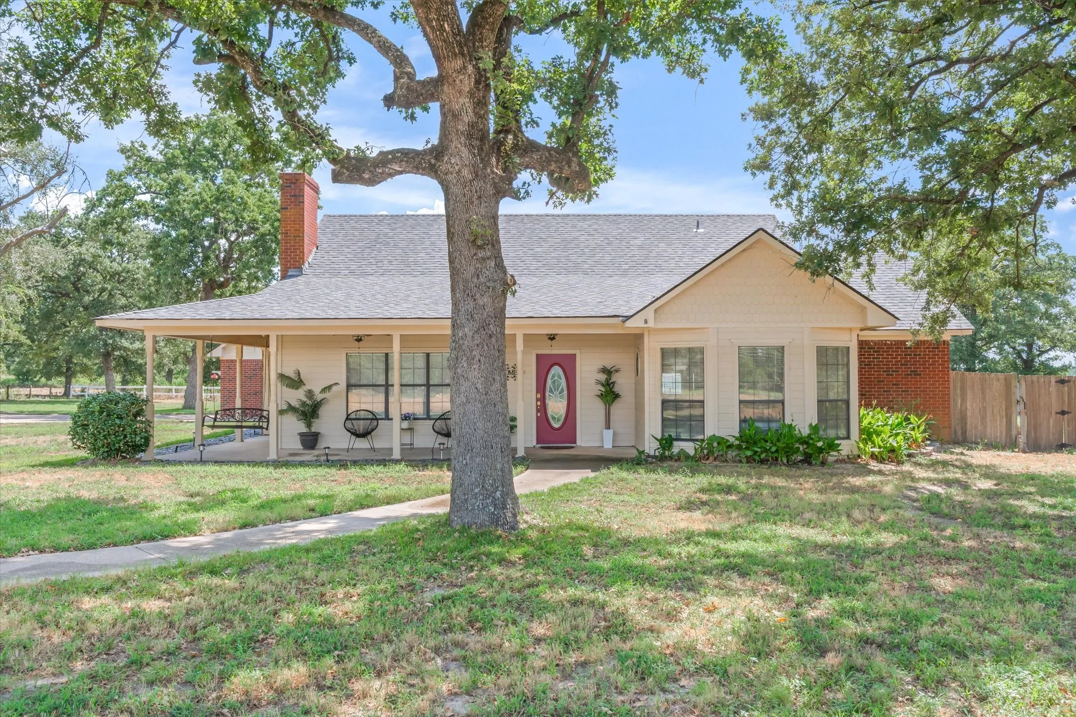 Single Family Residence For Sale in Van Zandt County , 311 Fm 1651, Canton, Texas 75103, 5 Bedroom, 4 Bathroom, Garage spaces, 3,065 Sqft, built in 1992, mls#21385292, Real Estate Agent in Canton, Homes For Sale in Van Zandt county, Homes For Sale in Canton, Realtor in Canton Texas, Real Estate Brokerage Independent Realty Texas, Luminita Cordes Realtor