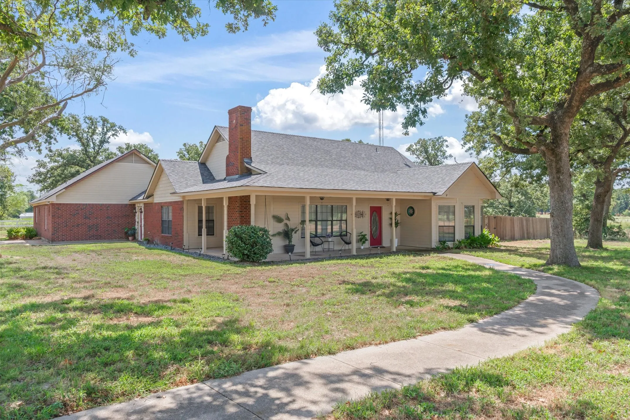 Single Family Residence For Sale in Van Zandt County , 311 Fm 1651, Canton, Texas 75103, 5 Bedroom, 4 Bathroom, Garage spaces, 3,065 Sqft, built in 1992, mls#21385292, Real Estate Agent in Canton, Homes For Sale in Van Zandt county, Homes For Sale in Canton, Realtor in Canton Texas, Real Estate Brokerage Independent Realty Texas, Luminita Cordes Realtor