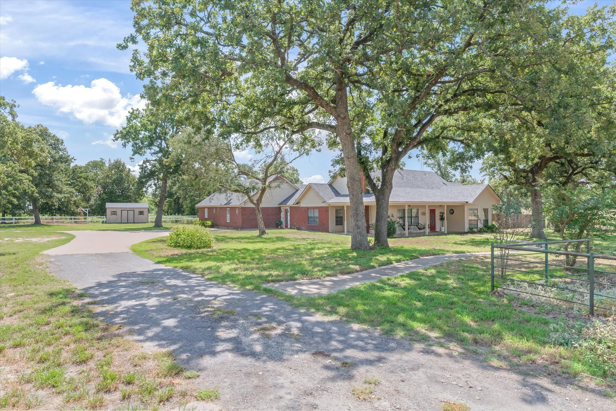 Single Family Residence For Sale in Van Zandt County , 311 Fm 1651, Canton, Texas 75103, 5 Bedroom, 4 Bathroom, Garage spaces, 3,065 Sqft, built in 1992, mls#21385292, Real Estate Agent in Canton, Homes For Sale in Van Zandt county, Homes For Sale in Canton, Realtor in Canton Texas, Real Estate Brokerage Independent Realty Texas, Luminita Cordes Realtor