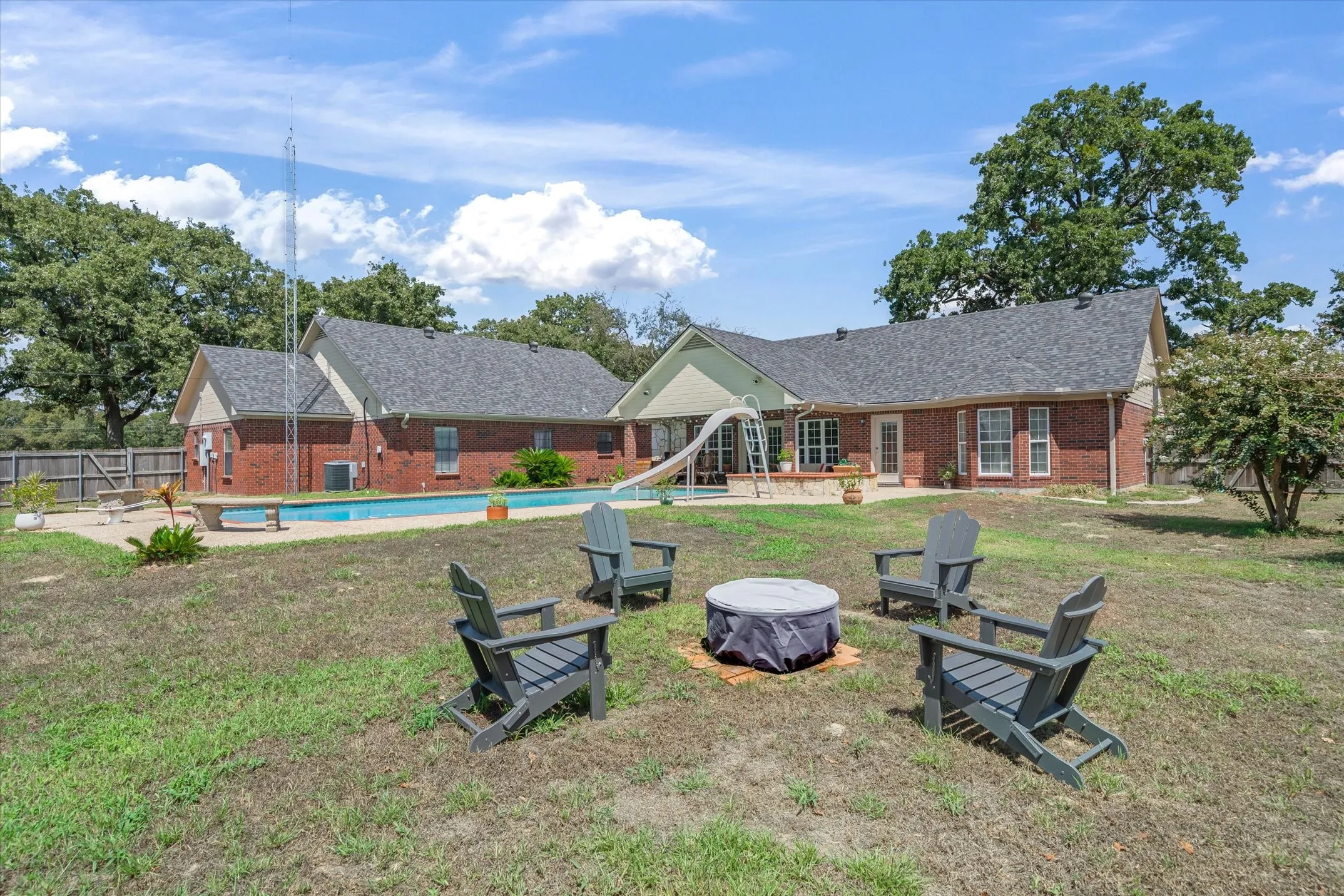 Single Family Residence For Sale in Van Zandt County , 311 Fm 1651, Canton, Texas 75103, 5 Bedroom, 4 Bathroom, Garage spaces, 3,065 Sqft, built in 1992, mls#21385292, Real Estate Agent in Canton, Homes For Sale in Van Zandt county, Homes For Sale in Canton, Realtor in Canton Texas, Real Estate Brokerage Independent Realty Texas, Luminita Cordes Realtor