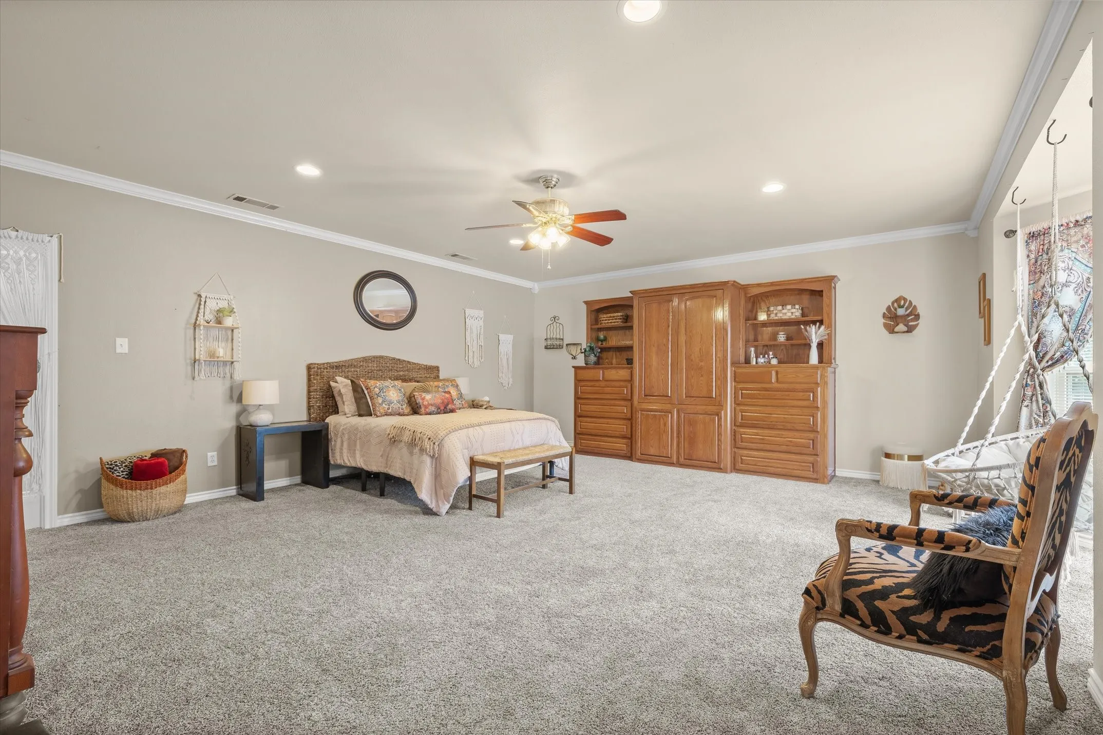 Secondary primary bedroom within the home’s private guest wing