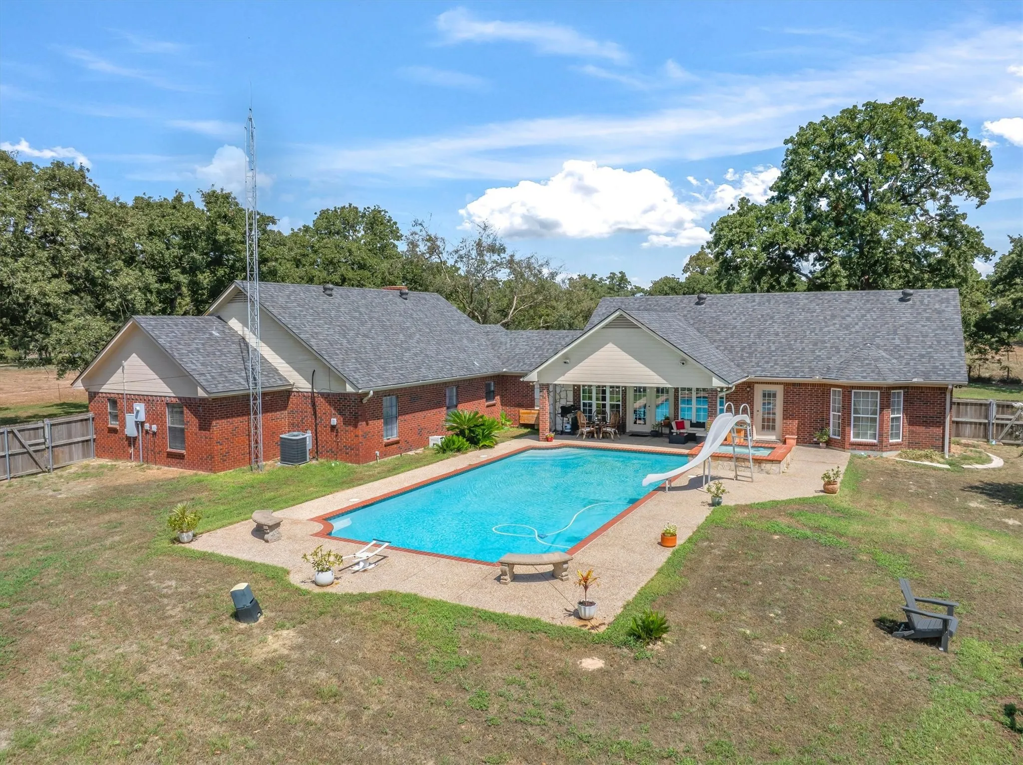 Single Family Residence For Sale in Van Zandt County , 311 Fm 1651, Canton, Texas 75103, 5 Bedroom, 4 Bathroom, Garage spaces, 3,065 Sqft, built in 1992, mls#21385292, Real Estate Agent in Canton, Homes For Sale in Van Zandt county, Homes For Sale in Canton, Realtor in Canton Texas, Real Estate Brokerage Independent Realty Texas, Luminita Cordes Realtor