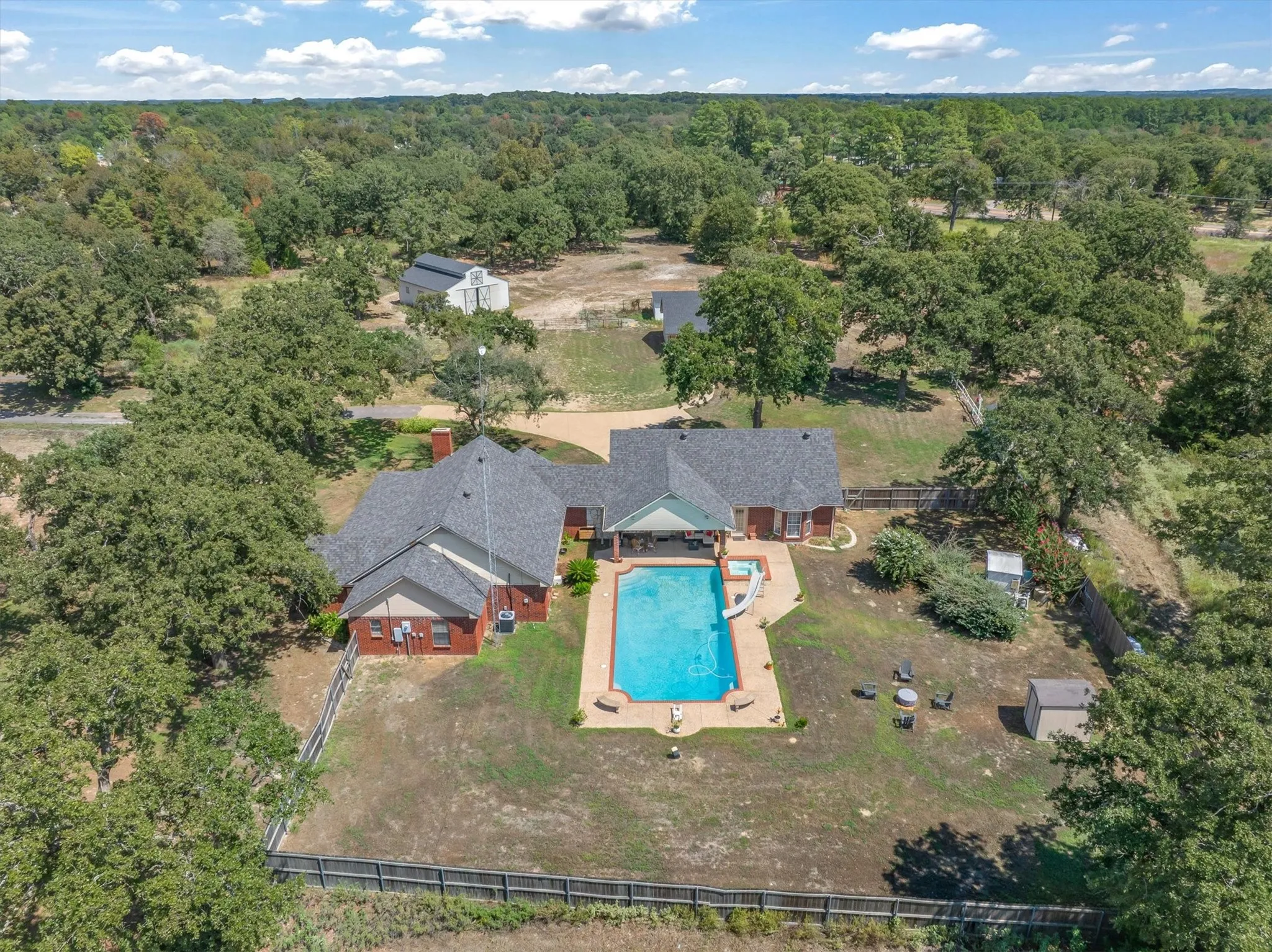 Single Family Residence For Sale in Van Zandt County , 311 Fm 1651, Canton, Texas 75103, 5 Bedroom, 4 Bathroom, Garage spaces, 3,065 Sqft, built in 1992, mls#21385292, Real Estate Agent in Canton, Homes For Sale in Van Zandt county, Homes For Sale in Canton, Realtor in Canton Texas, Real Estate Brokerage Independent Realty Texas, Luminita Cordes Realtor