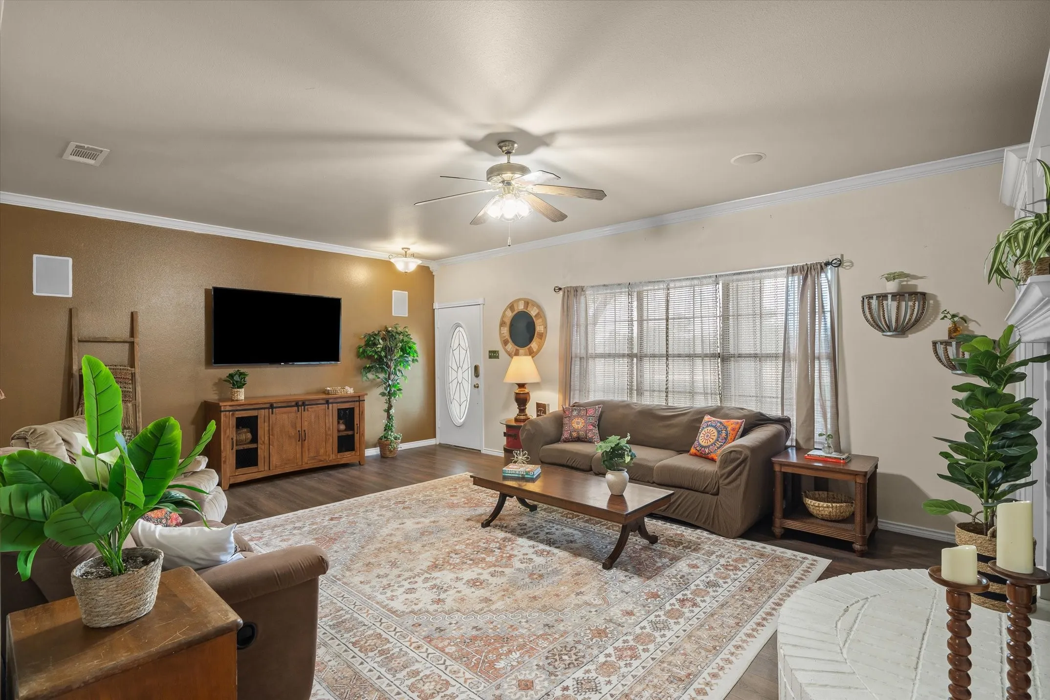 Single Family Residence For Sale in Van Zandt County , 311 Fm 1651, Canton, Texas 75103, 5 Bedroom, 4 Bathroom, Garage spaces, 3,065 Sqft, built in 1992, mls#21385292, Real Estate Agent in Canton, Homes For Sale in Van Zandt county, Homes For Sale in Canton, Realtor in Canton Texas, Real Estate Brokerage Independent Realty Texas, Luminita Cordes Realtor
