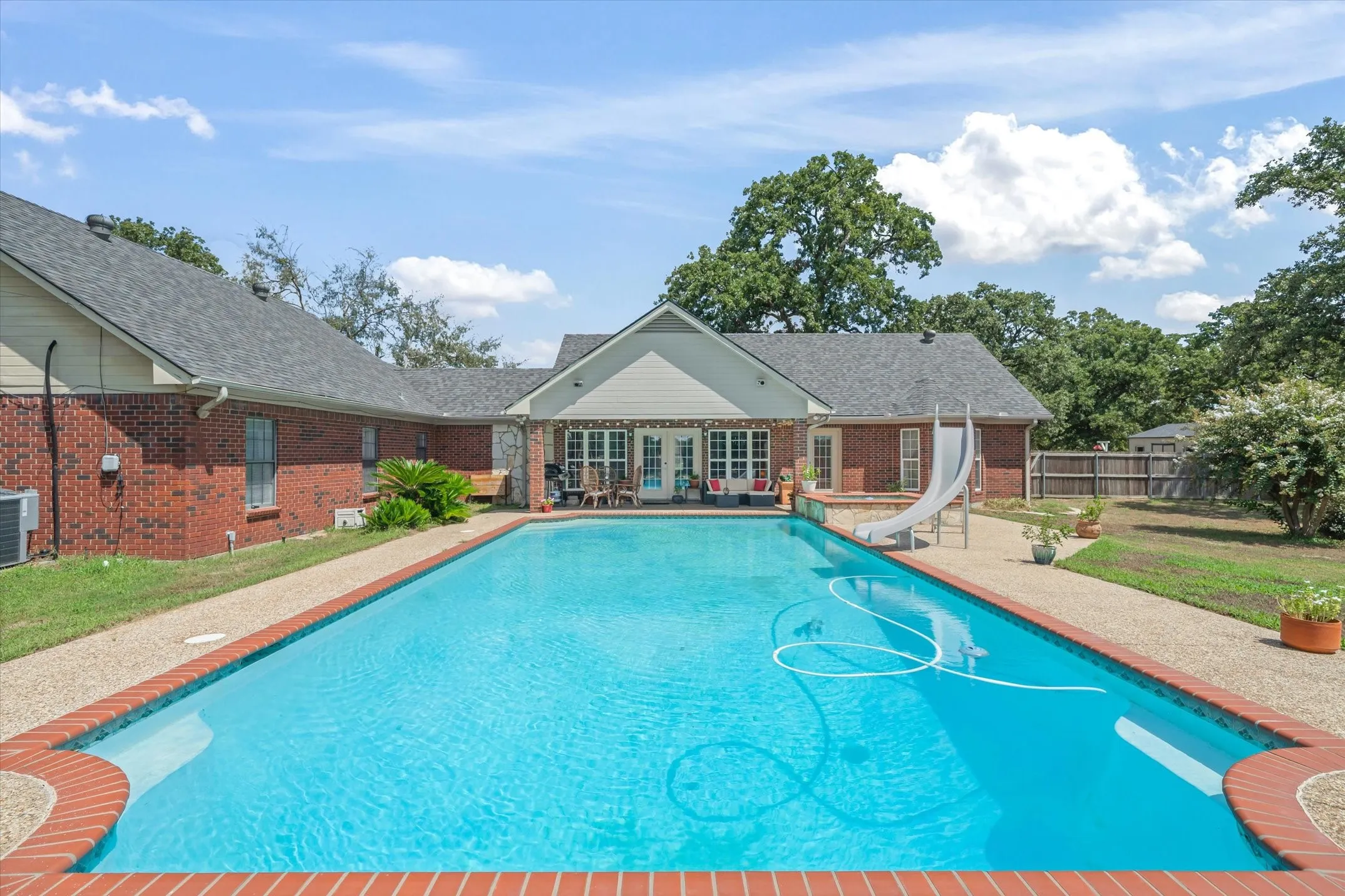 Single Family Residence For Sale in Van Zandt County , 311 Fm 1651, Canton, Texas 75103, 5 Bedroom, 4 Bathroom, Garage spaces, 3,065 Sqft, built in 1992, mls#21385292, Real Estate Agent in Canton, Homes For Sale in Van Zandt county, Homes For Sale in Canton, Realtor in Canton Texas, Real Estate Brokerage Independent Realty Texas, Luminita Cordes Realtor