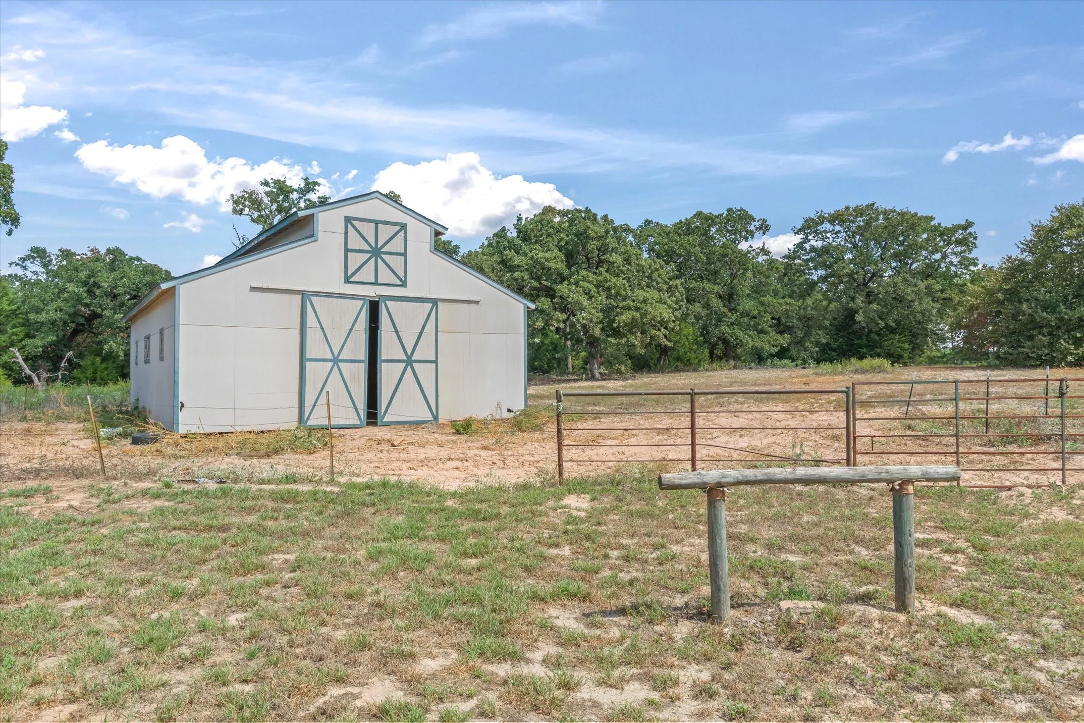 Single Family Residence For Sale in Van Zandt County , 311 Fm 1651, Canton, Texas 75103, 5 Bedroom, 4 Bathroom, Garage spaces, 3,065 Sqft, built in 1992, mls#21385292, Real Estate Agent in Canton, Homes For Sale in Van Zandt county, Homes For Sale in Canton, Realtor in Canton Texas, Real Estate Brokerage Independent Realty Texas, Luminita Cordes Realtor
