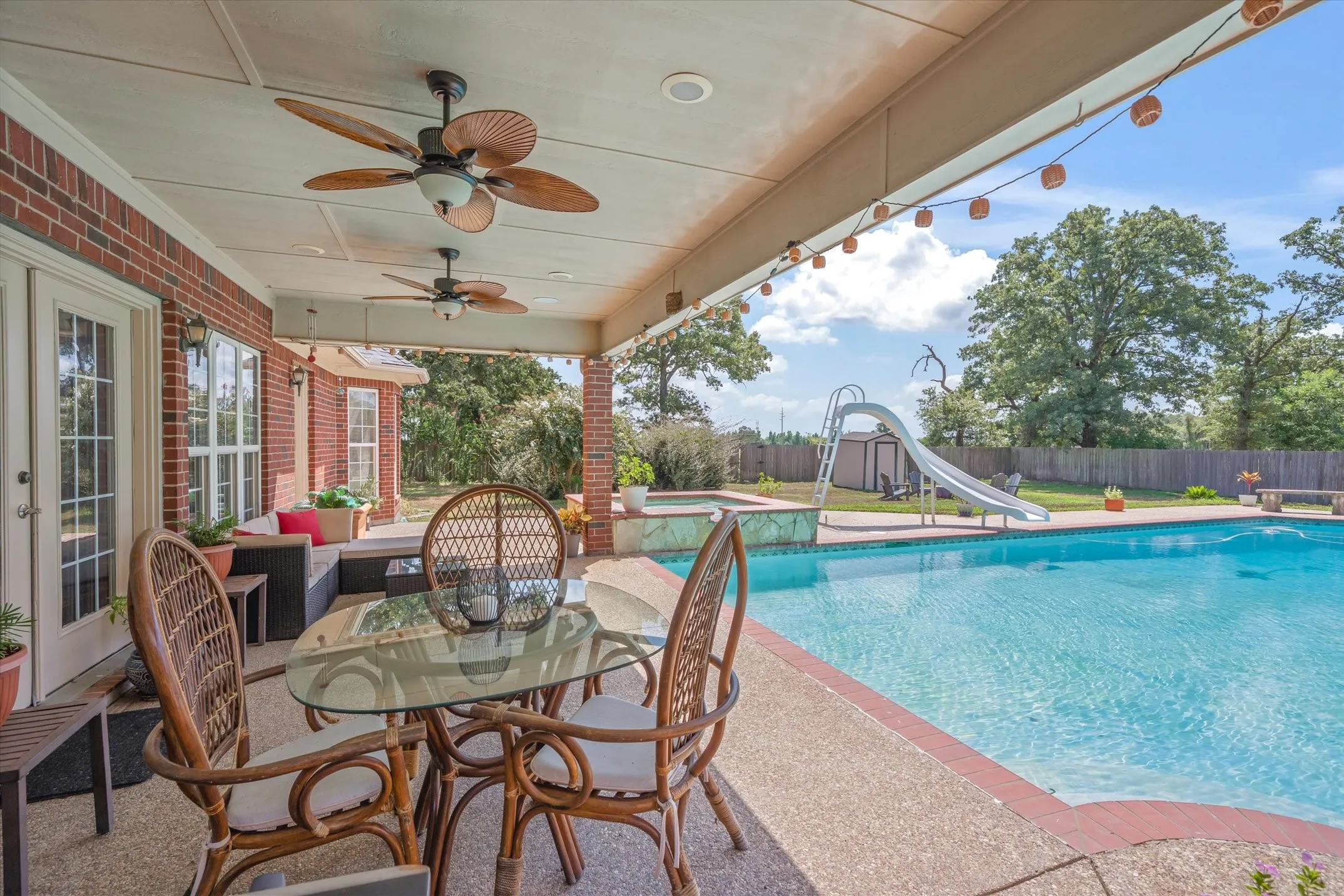 Single Family Residence For Sale in Van Zandt County , 311 Fm 1651, Canton, Texas 75103, 5 Bedroom, 4 Bathroom, Garage spaces, 3,065 Sqft, built in 1992, mls#21385292, Real Estate Agent in Canton, Homes For Sale in Van Zandt county, Homes For Sale in Canton, Realtor in Canton Texas, Real Estate Brokerage Independent Realty Texas, Luminita Cordes Realtor