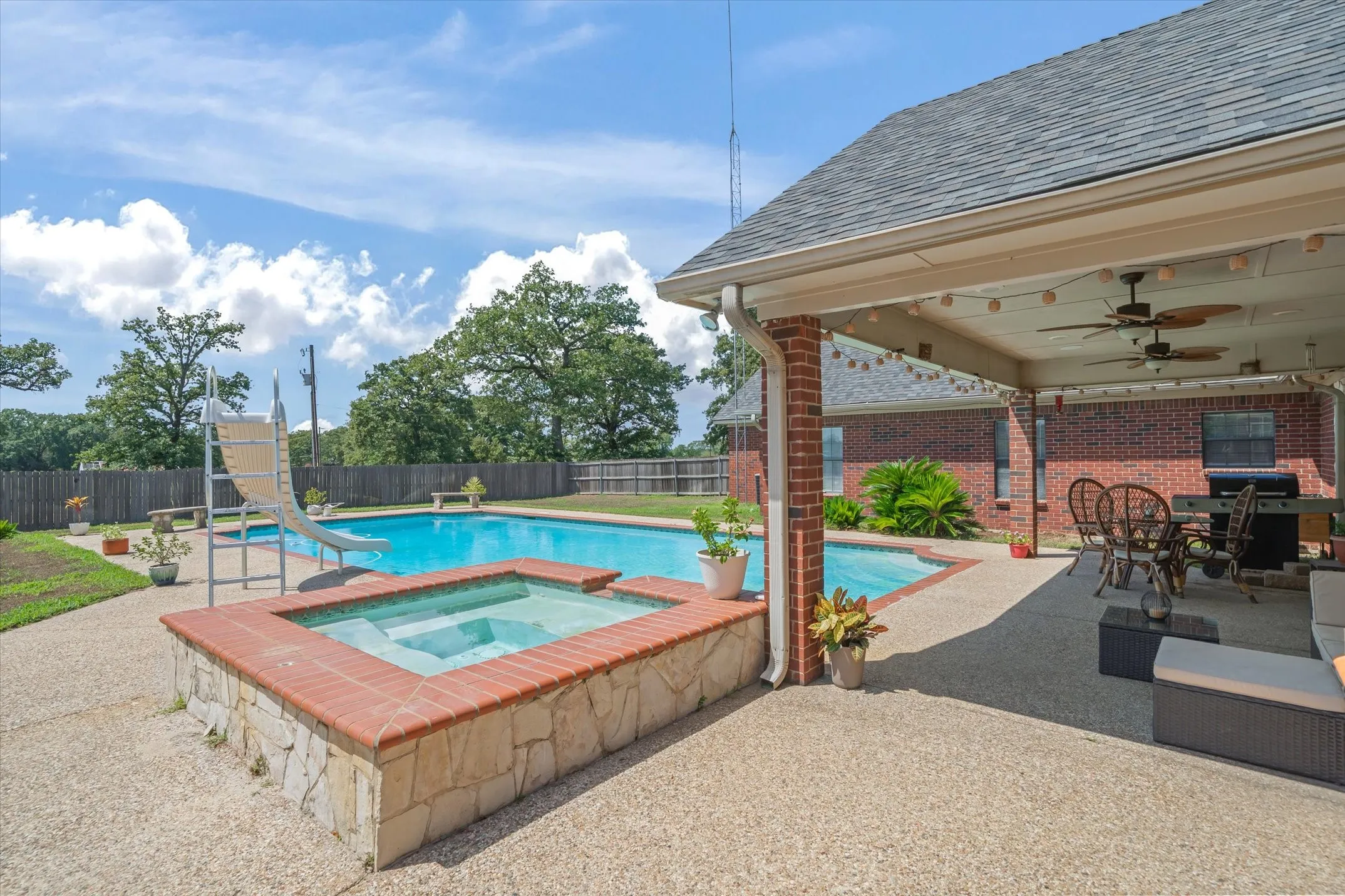 Single Family Residence For Sale in Van Zandt County , 311 Fm 1651, Canton, Texas 75103, 5 Bedroom, 4 Bathroom, Garage spaces, 3,065 Sqft, built in 1992, mls#21385292, Real Estate Agent in Canton, Homes For Sale in Van Zandt county, Homes For Sale in Canton, Realtor in Canton Texas, Real Estate Brokerage Independent Realty Texas, Luminita Cordes Realtor
