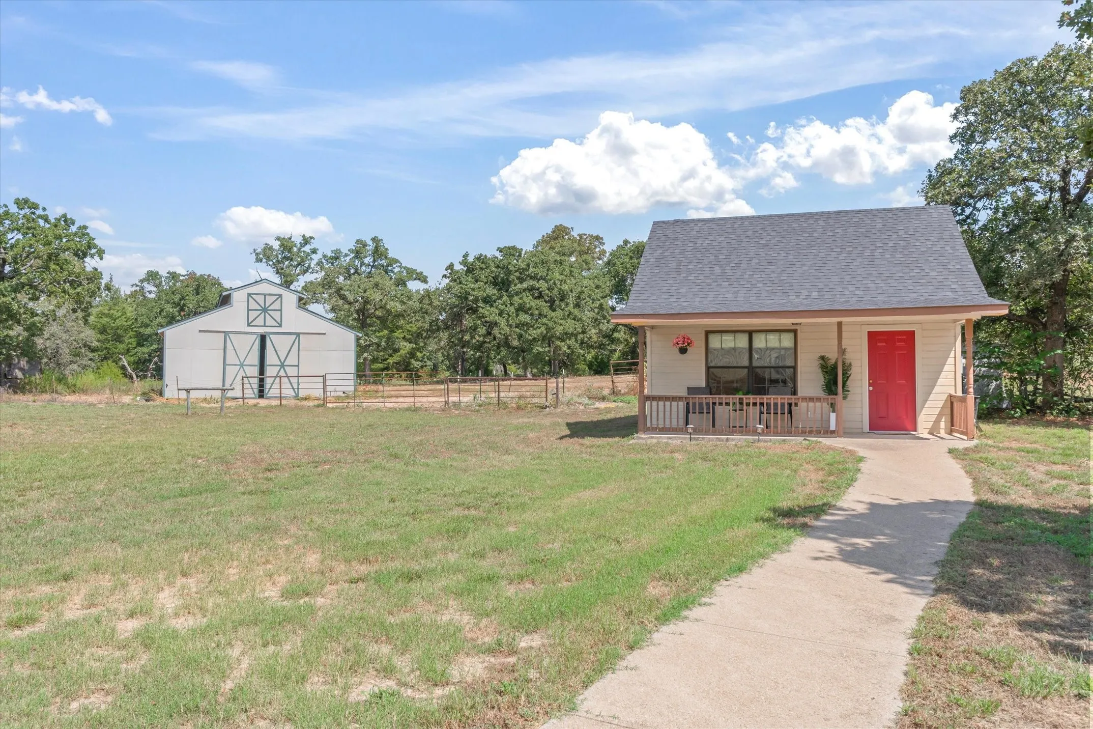 Single Family Residence For Sale in Van Zandt County , 311 Fm 1651, Canton, Texas 75103, 5 Bedroom, 4 Bathroom, Garage spaces, 3,065 Sqft, built in 1992, mls#21385292, Real Estate Agent in Canton, Homes For Sale in Van Zandt county, Homes For Sale in Canton, Realtor in Canton Texas, Real Estate Brokerage Independent Realty Texas, Luminita Cordes Realtor