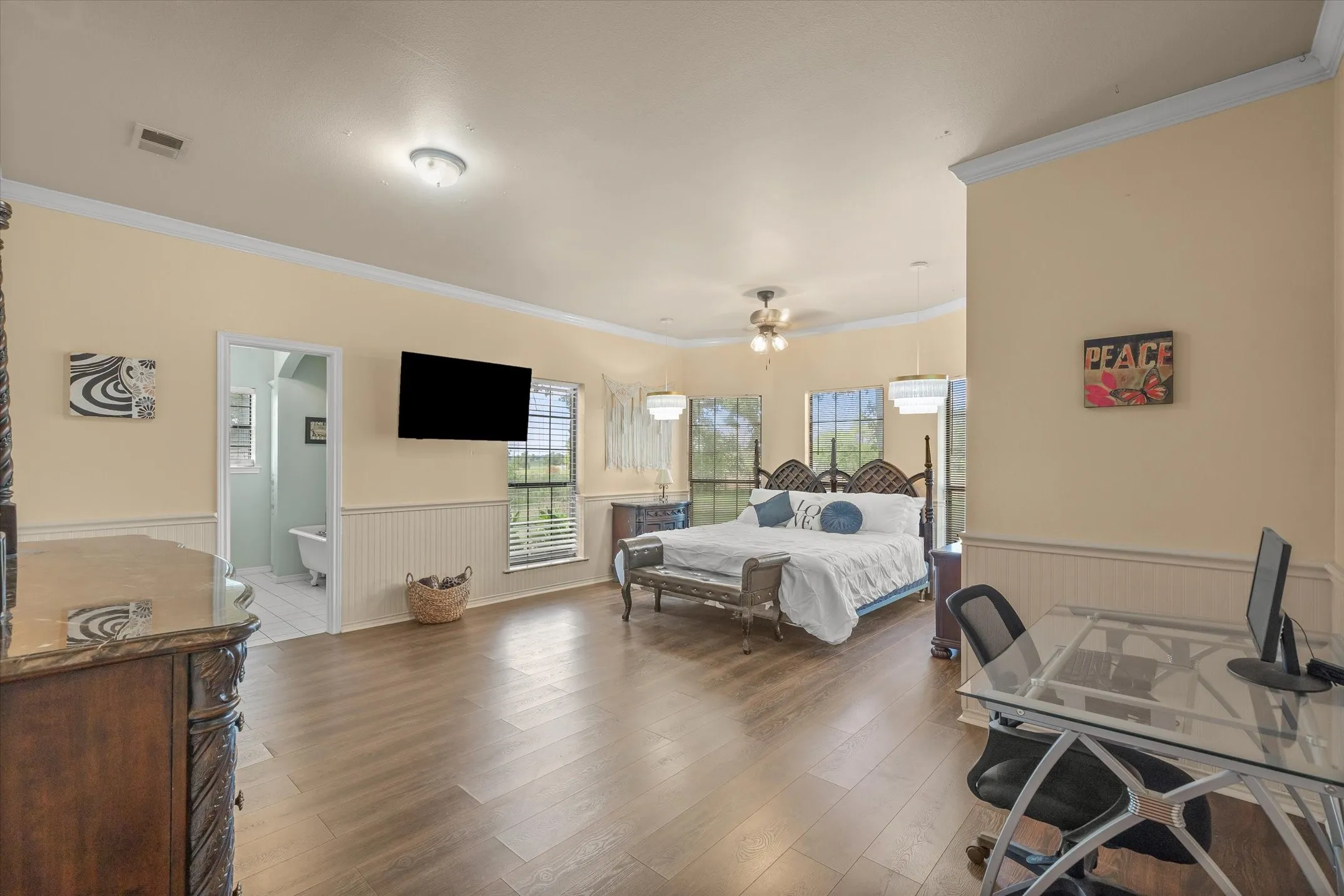 Single Family Residence For Sale in Van Zandt County , 311 Fm 1651, Canton, Texas 75103, 5 Bedroom, 4 Bathroom, Garage spaces, 3,065 Sqft, built in 1992, mls#21385292, Real Estate Agent in Canton, Homes For Sale in Van Zandt county, Homes For Sale in Canton, Realtor in Canton Texas, Real Estate Brokerage Independent Realty Texas, Luminita Cordes Realtor