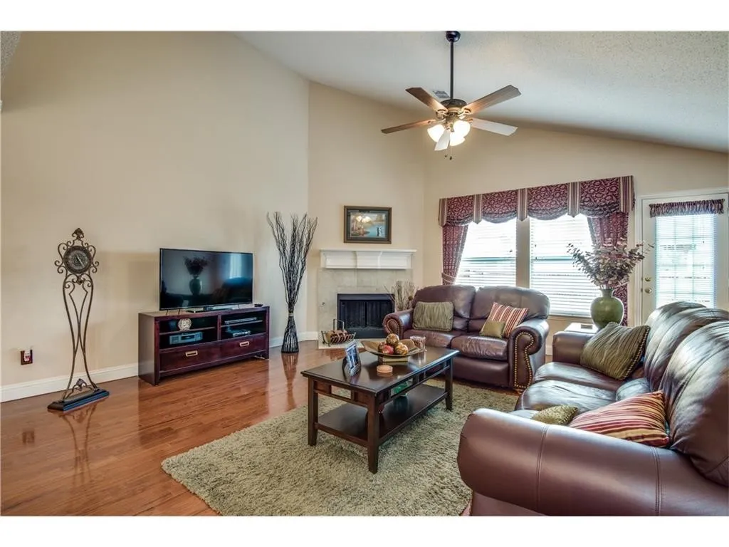 Single Family Residence For Rent in Collin County , 5116 Boxwood Lane, Mc Kinney, Texas 75070, 3 Bedroom, 2 Bathroom, 2 Garage spaces, 1,743 Sqft, built in 1999, mls#21385327, Real Estate Agent in Mc Kinney, Homes For Rent in Collin county, Homes For Rent in Mc Kinney, Realtor in Mc Kinney Texas, Real Estate Brokerage Independent Realty Texas, Luminita Cordes Realtor