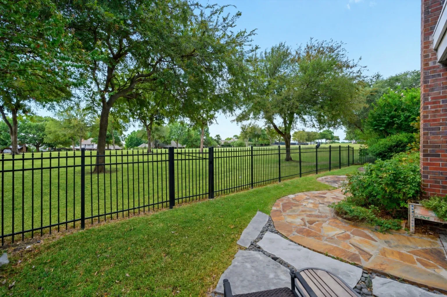 Single Family Residence For Sale in Collin County , 2005 Hillcrest Court, Mc Kinney, Texas 75072, 4 Bedroom, 4 Bathroom, 2 Garage spaces, 2,796 Sqft, built in 1997, mls#21381363, Real Estate Agent in Mc Kinney, Homes For Sale in Collin county, Homes For Sale in Mc Kinney, Realtor in Mc Kinney Texas, Real Estate Brokerage Independent Realty Texas, Luminita Cordes Realtor
