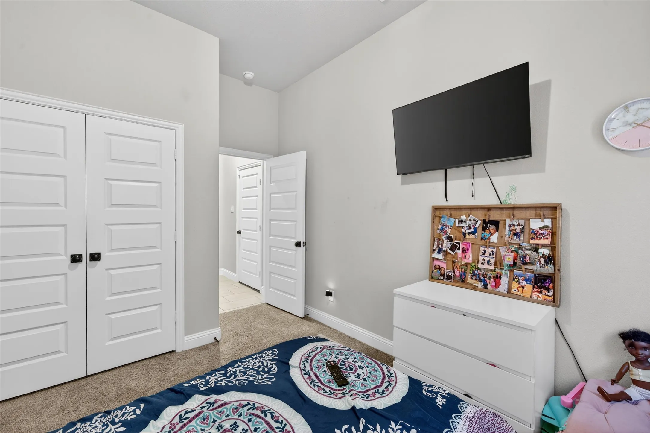 Textured carpeting and neutral wall tones