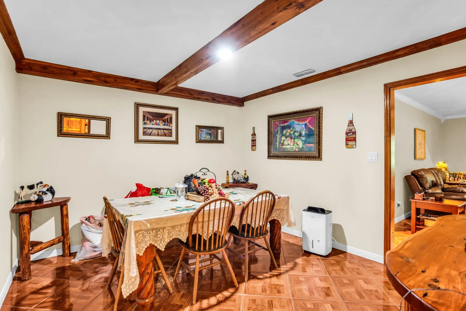 Single Family Residence For Sale in Van Zandt County , 2548 Fm 857, Grand Saline, Texas 75140, 8 Bedroom, 6 Bathroom, 8 Garage spaces, 4,950 Sqft, built in 2009, mls#21385191, Real Estate Agent in Grand Saline, Homes For Sale in Van Zandt county, Homes For Sale in Grand Saline, Realtor in Grand Saline Texas, Real Estate Brokerage Independent Realty Texas, Luminita Cordes Realtor