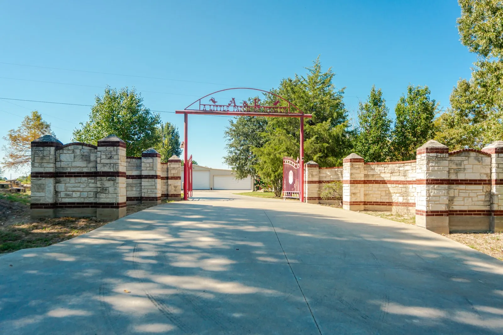 Single Family Residence For Sale in Van Zandt County , 2548 Fm 857, Grand Saline, Texas 75140, 8 Bedroom, 6 Bathroom, 8 Garage spaces, 4,950 Sqft, built in 2009, mls#21385191, Real Estate Agent in Grand Saline, Homes For Sale in Van Zandt county, Homes For Sale in Grand Saline, Realtor in Grand Saline Texas, Real Estate Brokerage Independent Realty Texas, Luminita Cordes Realtor