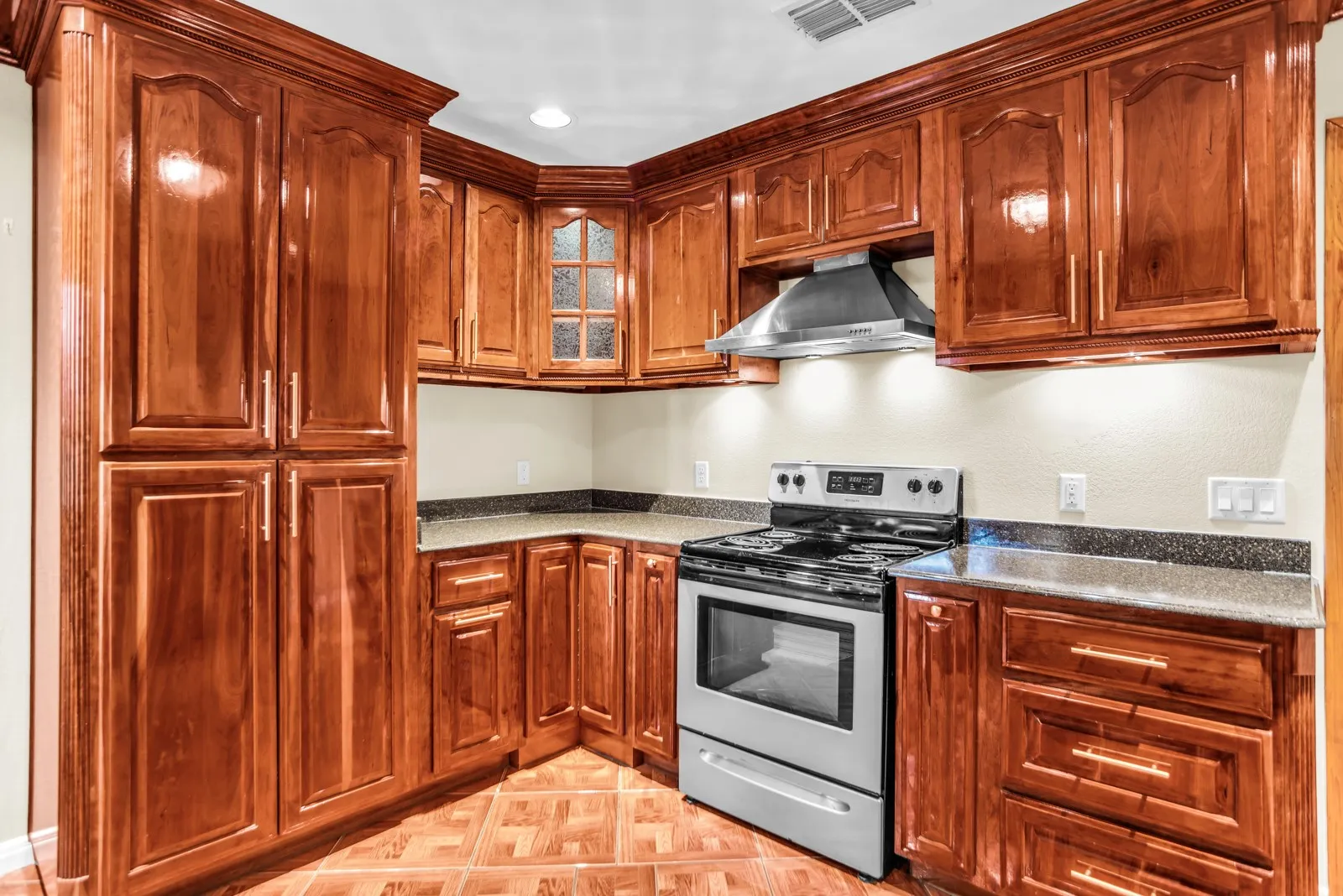 Single Family Residence For Sale in Van Zandt County , 2548 Fm 857, Grand Saline, Texas 75140, 8 Bedroom, 6 Bathroom, 8 Garage spaces, 4,950 Sqft, built in 2009, mls#21385191, Real Estate Agent in Grand Saline, Homes For Sale in Van Zandt county, Homes For Sale in Grand Saline, Realtor in Grand Saline Texas, Real Estate Brokerage Independent Realty Texas, Luminita Cordes Realtor