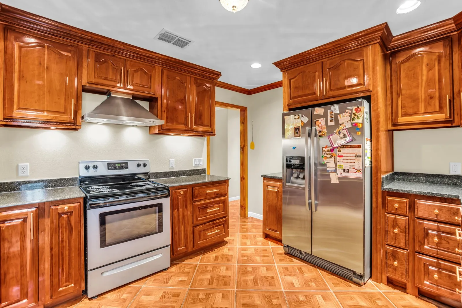 Single Family Residence For Sale in Van Zandt County , 2548 Fm 857, Grand Saline, Texas 75140, 8 Bedroom, 6 Bathroom, 8 Garage spaces, 4,950 Sqft, built in 2009, mls#21385191, Real Estate Agent in Grand Saline, Homes For Sale in Van Zandt county, Homes For Sale in Grand Saline, Realtor in Grand Saline Texas, Real Estate Brokerage Independent Realty Texas, Luminita Cordes Realtor