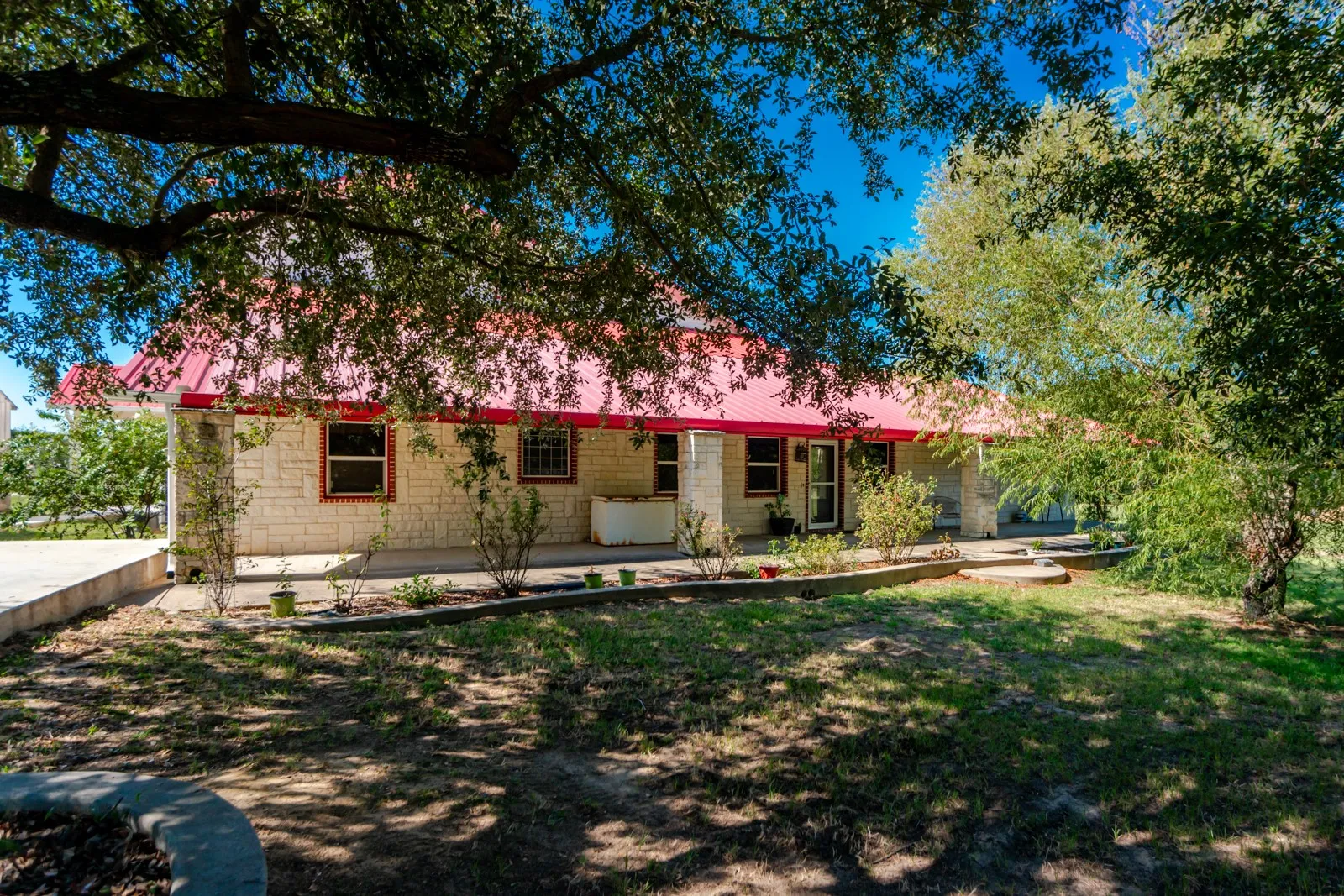 Single Family Residence For Sale in Van Zandt County , 2548 Fm 857, Grand Saline, Texas 75140, 8 Bedroom, 6 Bathroom, 8 Garage spaces, 4,950 Sqft, built in 2009, mls#21385191, Real Estate Agent in Grand Saline, Homes For Sale in Van Zandt county, Homes For Sale in Grand Saline, Realtor in Grand Saline Texas, Real Estate Brokerage Independent Realty Texas, Luminita Cordes Realtor