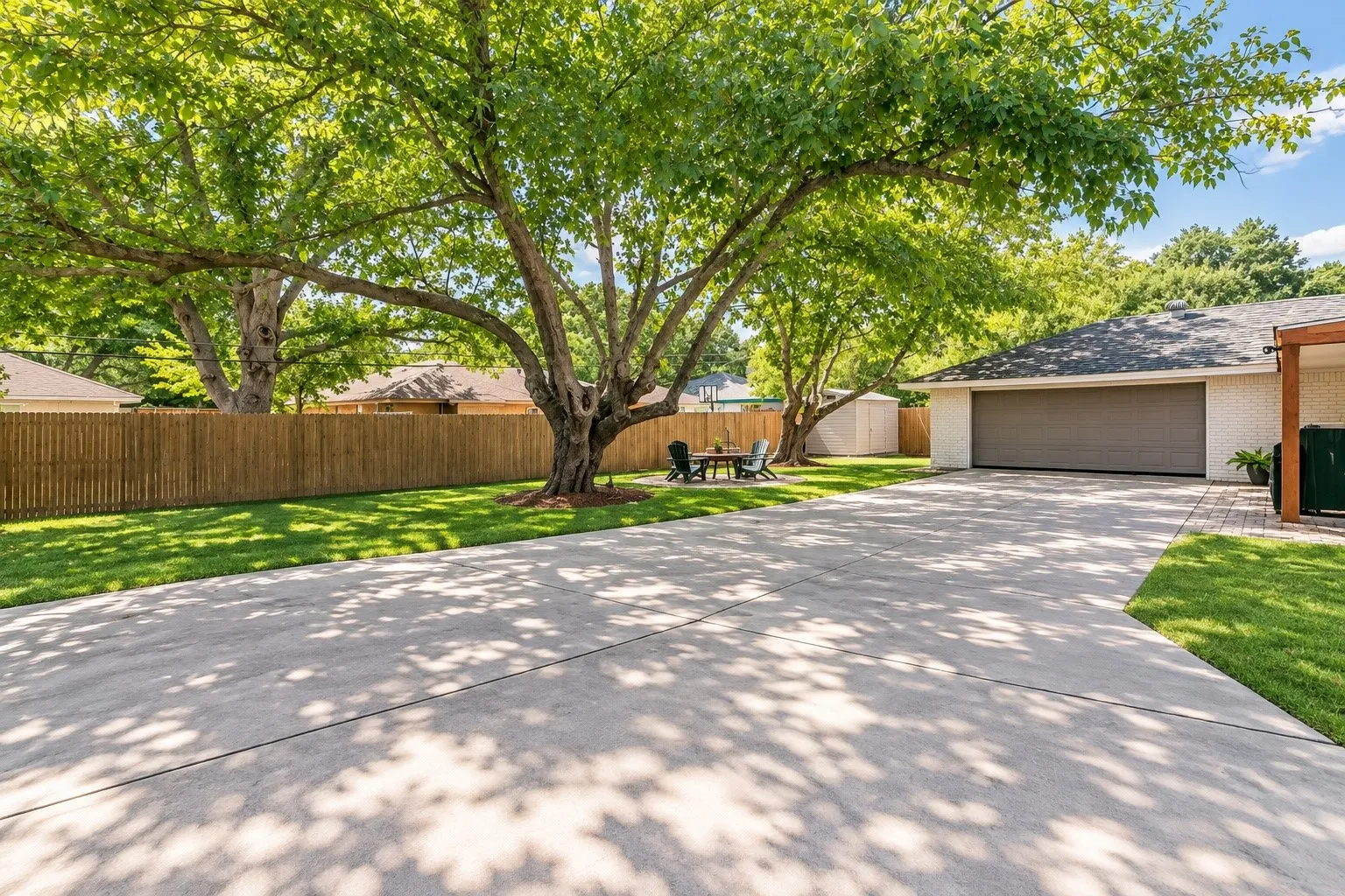 Single Family Residence For Sale in Tarrant County , 4441 Cartagena Drive, Fort Worth, Texas 76133, 4 Bedroom, 3 Bathroom, 2 Garage spaces, 2,559 Sqft, built in 1973, mls#21385343, Real Estate Agent in Fort Worth, Homes For Sale in Tarrant county, Homes For Sale in Fort Worth, Realtor in Fort Worth Texas, Real Estate Brokerage Independent Realty Texas, Luminita Cordes Realtor