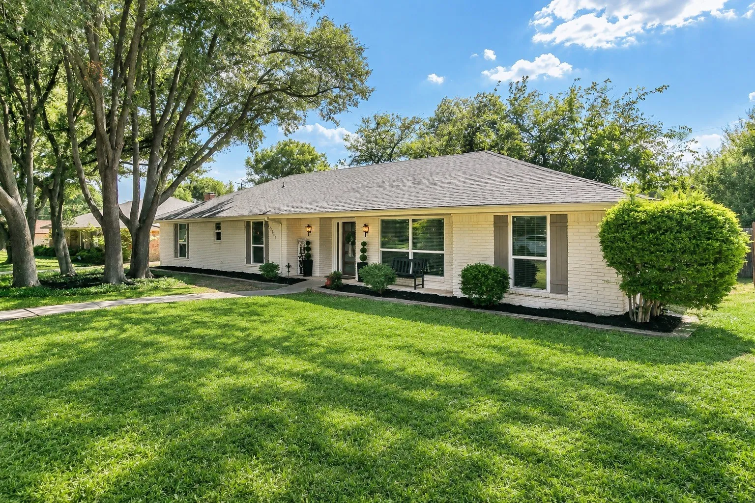Single Family Residence For Sale in Tarrant County , 4441 Cartagena Drive, Fort Worth, Texas 76133, 4 Bedroom, 3 Bathroom, 2 Garage spaces, 2,559 Sqft, built in 1973, mls#21385343, Real Estate Agent in Fort Worth, Homes For Sale in Tarrant county, Homes For Sale in Fort Worth, Realtor in Fort Worth Texas, Real Estate Brokerage Independent Realty Texas, Luminita Cordes Realtor
