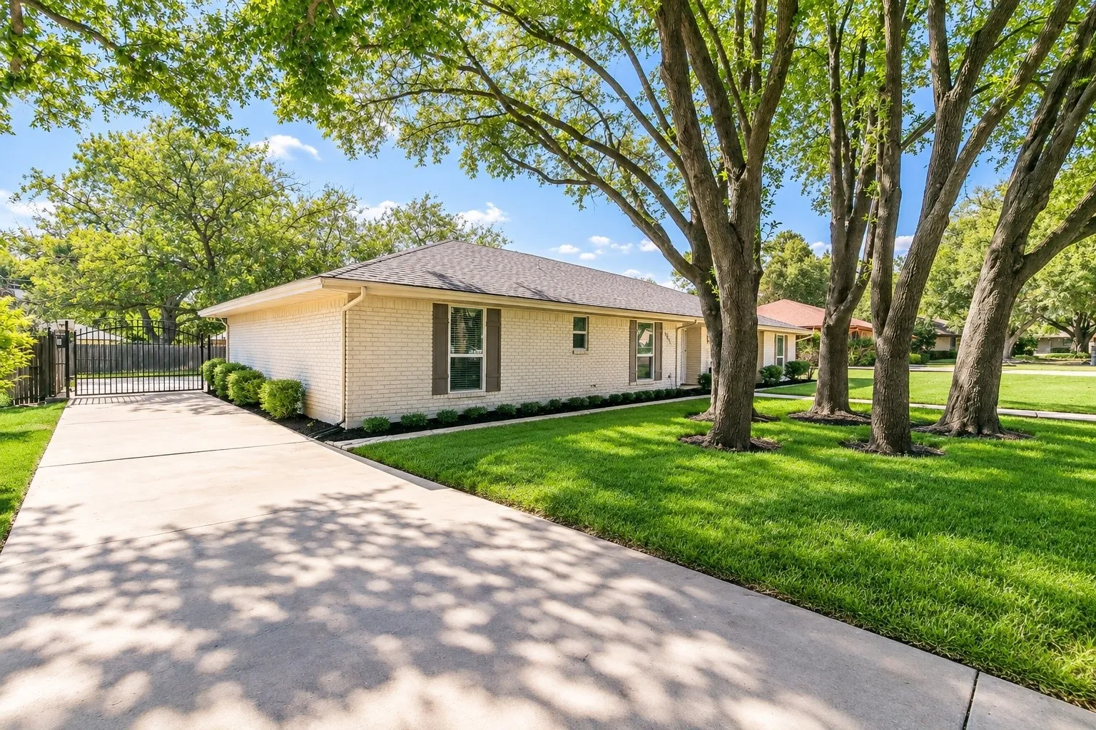 Single Family Residence For Sale in Tarrant County , 4441 Cartagena Drive, Fort Worth, Texas 76133, 4 Bedroom, 3 Bathroom, 2 Garage spaces, 2,559 Sqft, built in 1973, mls#21385343, Real Estate Agent in Fort Worth, Homes For Sale in Tarrant county, Homes For Sale in Fort Worth, Realtor in Fort Worth Texas, Real Estate Brokerage Independent Realty Texas, Luminita Cordes Realtor