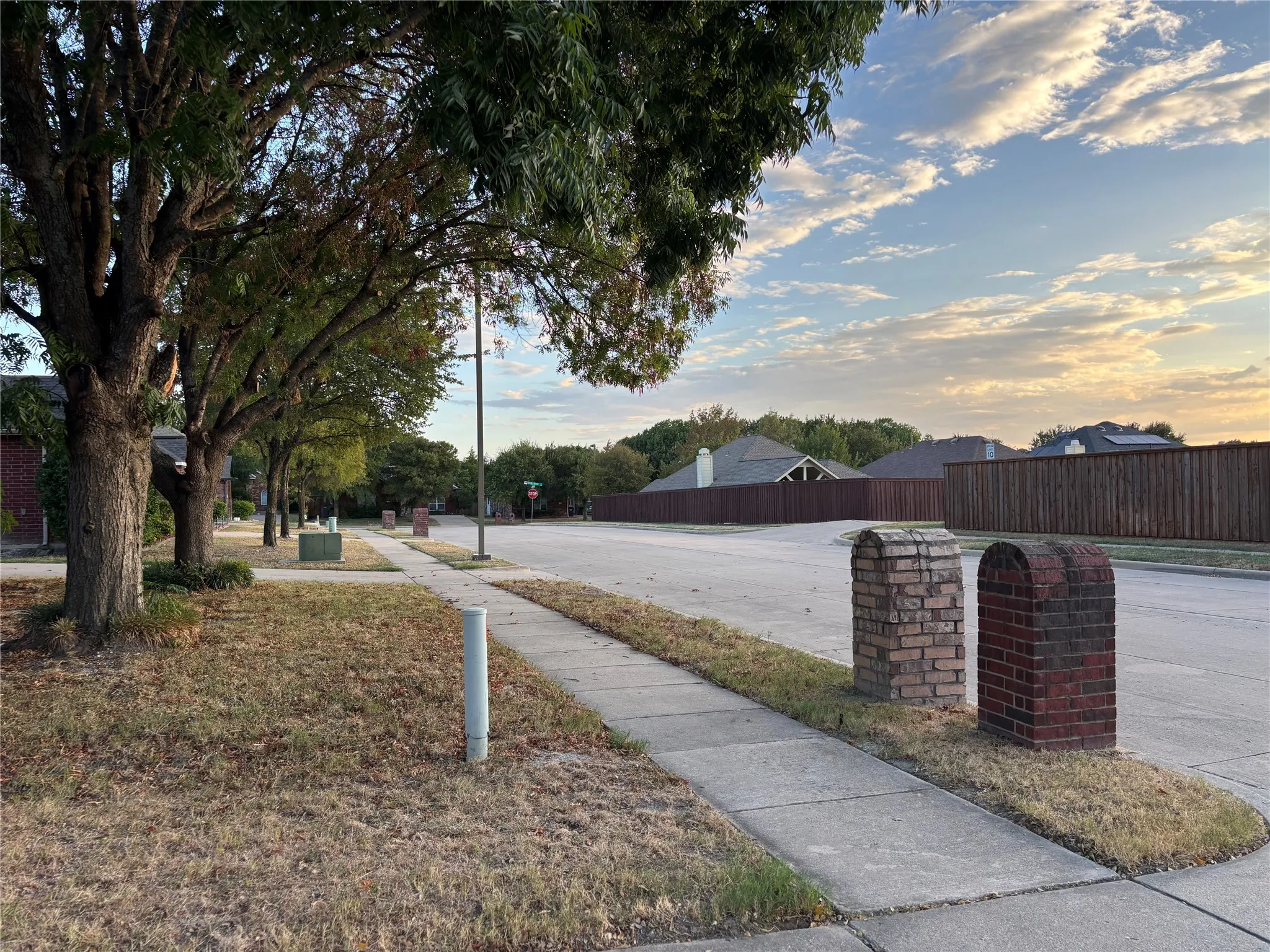 Single Family Residence For Rent in Collin County , 1002 Annalea Brook Drive, Allen, Texas 75002, 4 Bedroom, 2 Bathroom, 2 Garage spaces, 1,820 Sqft, built in 2002, mls#21381448, Real Estate Agent in Allen, Homes For Rent in Collin county, Homes For Rent in Allen, Realtor in Allen Texas, Real Estate Brokerage Independent Realty Texas, Luminita Cordes Realtor