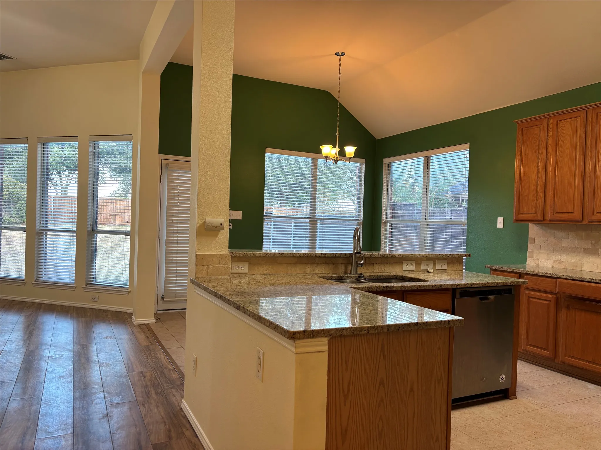 Single Family Residence For Rent in Collin County , 1002 Annalea Brook Drive, Allen, Texas 75002, 4 Bedroom, 2 Bathroom, 2 Garage spaces, 1,820 Sqft, built in 2002, mls#21381448, Real Estate Agent in Allen, Homes For Rent in Collin county, Homes For Rent in Allen, Realtor in Allen Texas, Real Estate Brokerage Independent Realty Texas, Luminita Cordes Realtor