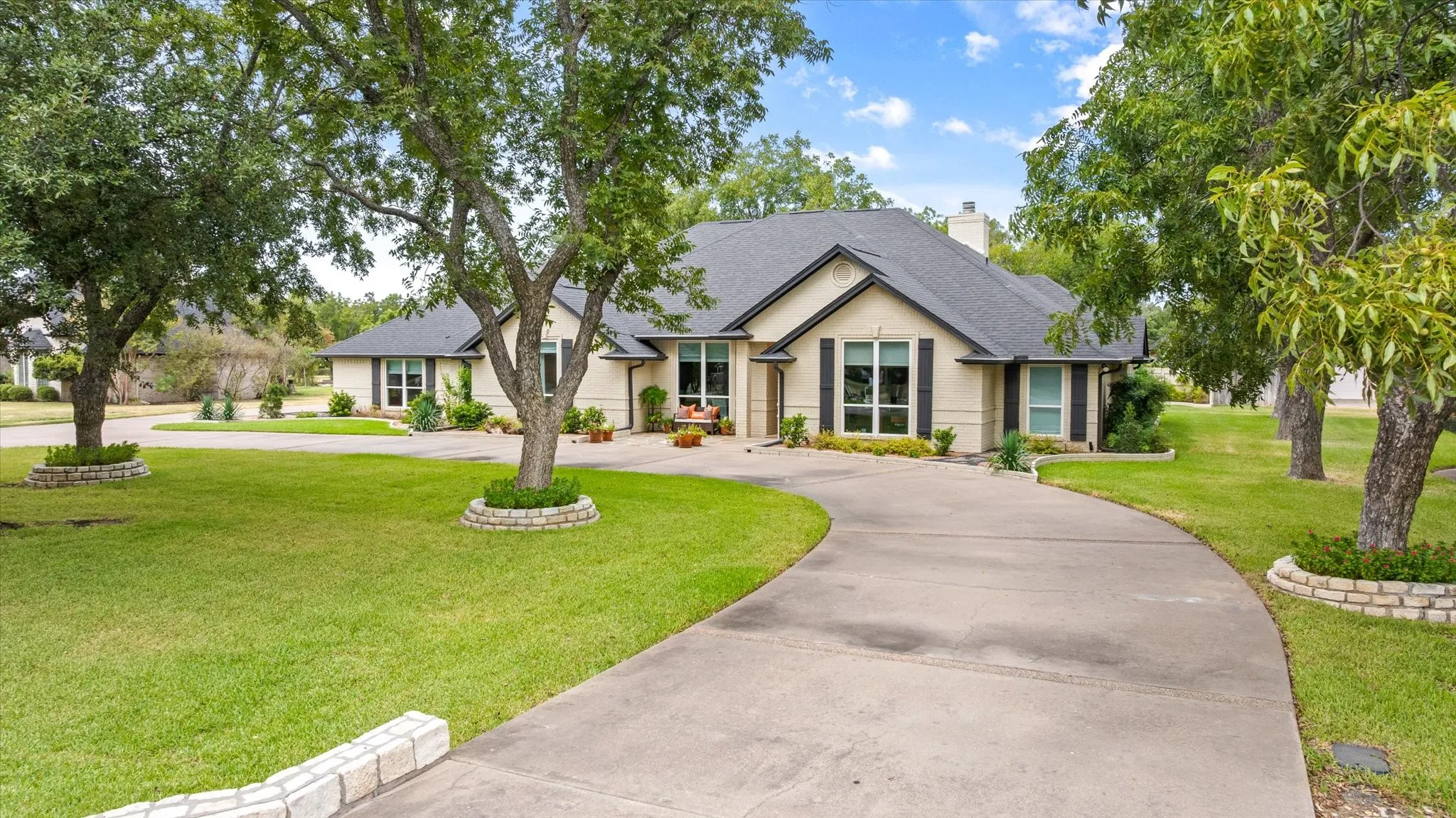 Large Circle Driveway that Offers Abundant Parking for Guests.