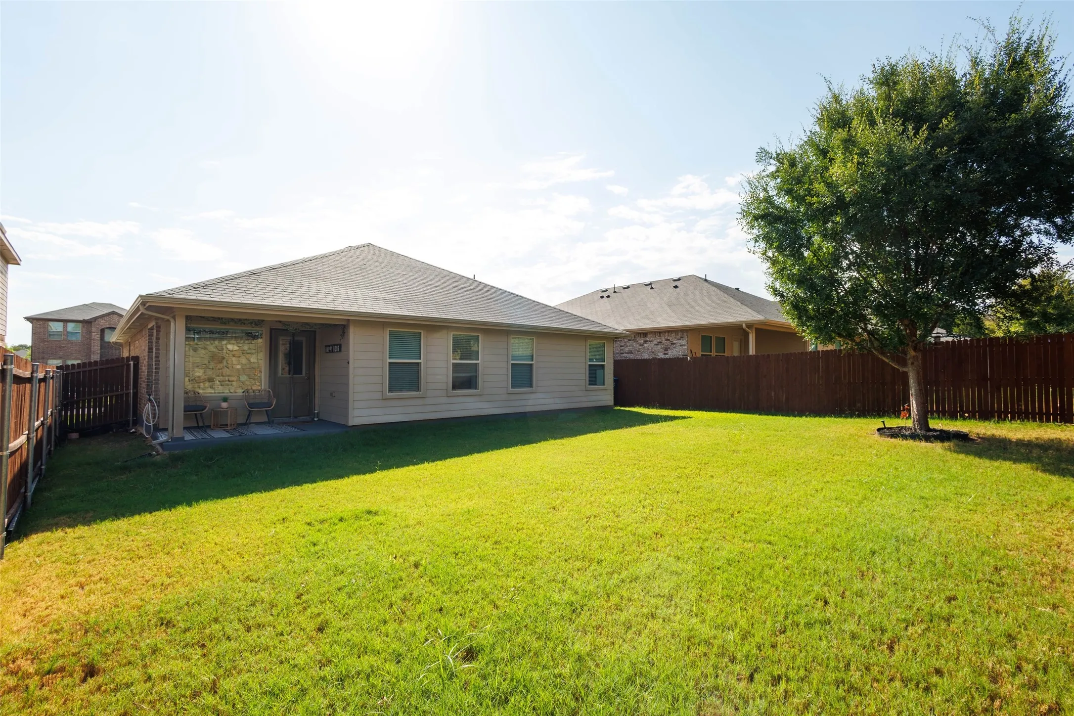 Single Family Residence For Rent in Tarrant County , 712 Gin Lake Trail, Fort Worth, Texas 76120, 4 Bedroom, 2 Bathroom, 2 Garage spaces, 1,565 Sqft, built in 2018, mls#21385340, Real Estate Agent in Fort Worth, Homes For Rent in Tarrant county, Homes For Rent in Fort Worth, Realtor in Fort Worth Texas, Real Estate Brokerage Independent Realty Texas, Luminita Cordes Realtor