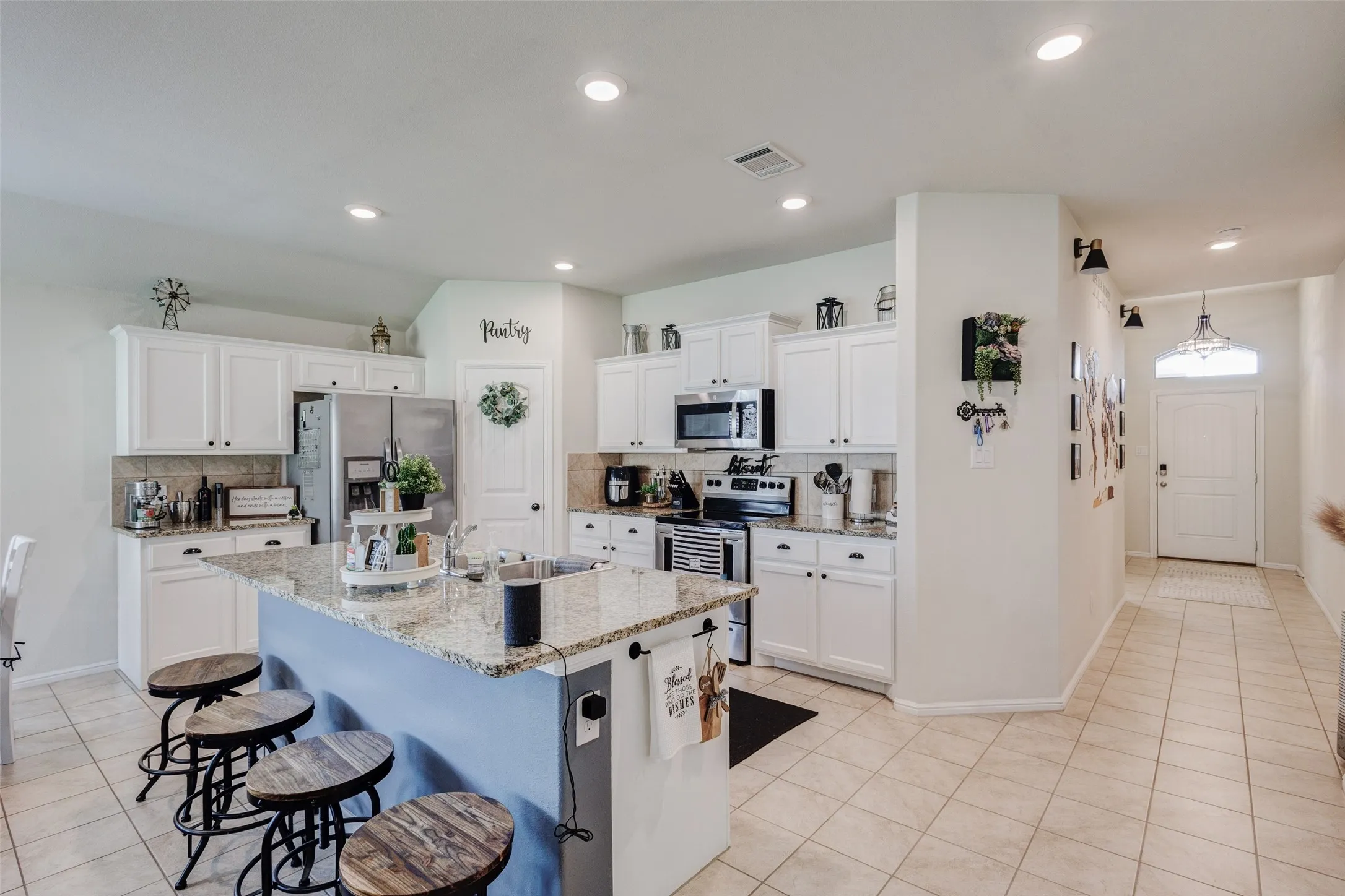 Single Family Residence For Rent in Tarrant County , 712 Gin Lake Trail, Fort Worth, Texas 76120, 4 Bedroom, 2 Bathroom, 2 Garage spaces, 1,565 Sqft, built in 2018, mls#21385340, Real Estate Agent in Fort Worth, Homes For Rent in Tarrant county, Homes For Rent in Fort Worth, Realtor in Fort Worth Texas, Real Estate Brokerage Independent Realty Texas, Luminita Cordes Realtor