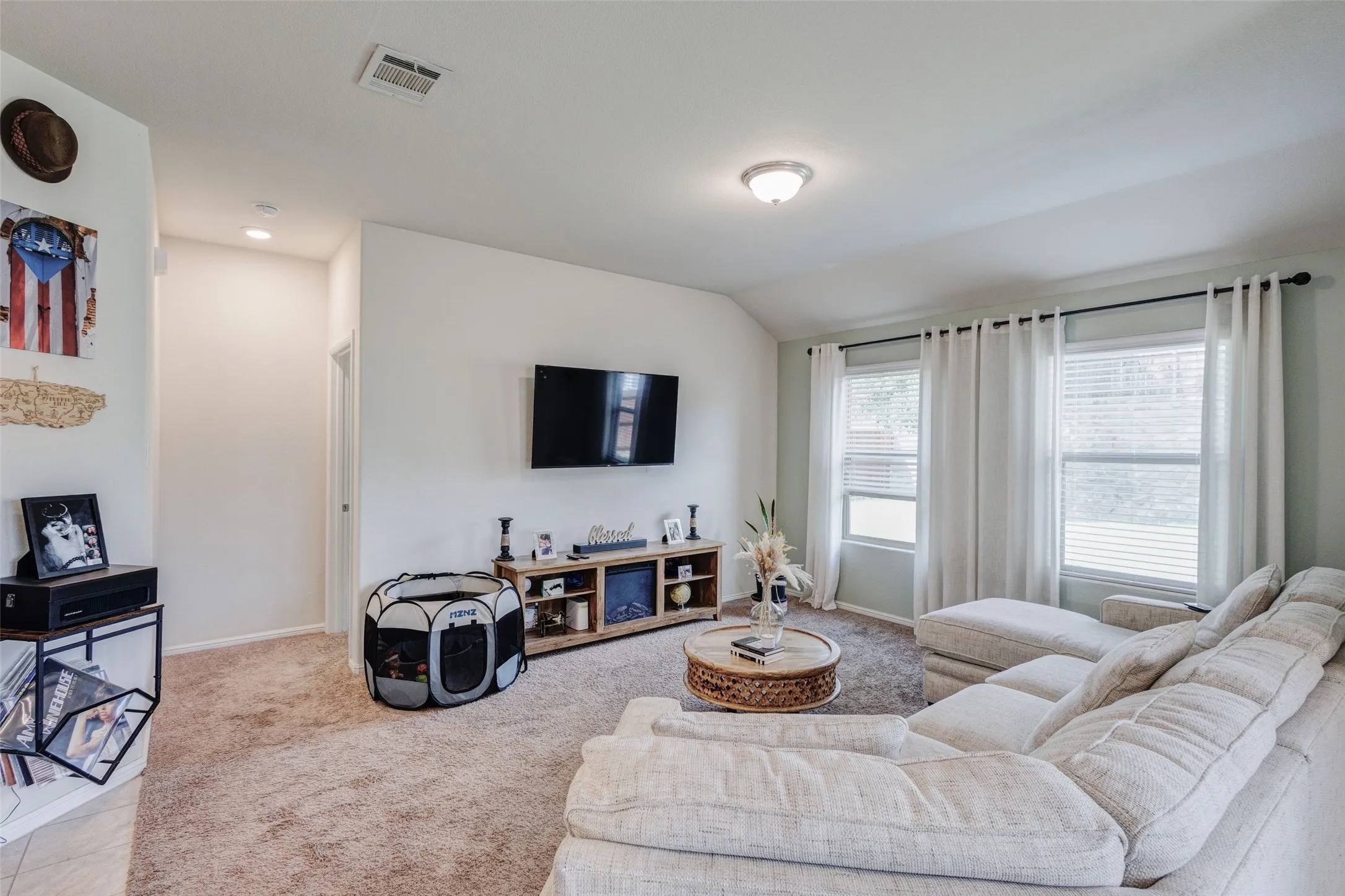 Single Family Residence For Rent in Tarrant County , 712 Gin Lake Trail, Fort Worth, Texas 76120, 4 Bedroom, 2 Bathroom, 2 Garage spaces, 1,565 Sqft, built in 2018, mls#21385340, Real Estate Agent in Fort Worth, Homes For Rent in Tarrant county, Homes For Rent in Fort Worth, Realtor in Fort Worth Texas, Real Estate Brokerage Independent Realty Texas, Luminita Cordes Realtor