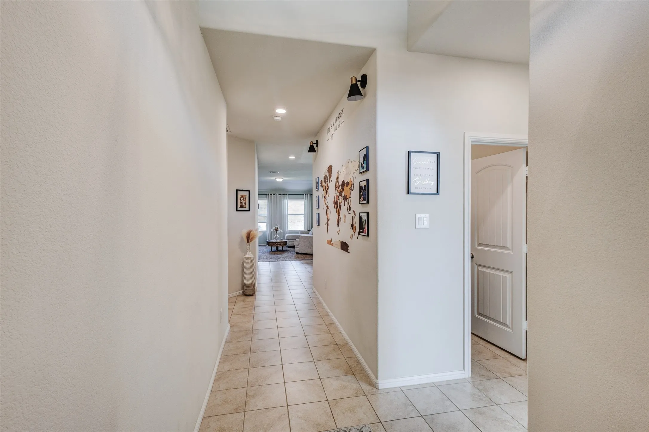 Single Family Residence For Rent in Tarrant County , 712 Gin Lake Trail, Fort Worth, Texas 76120, 4 Bedroom, 2 Bathroom, 2 Garage spaces, 1,565 Sqft, built in 2018, mls#21385340, Real Estate Agent in Fort Worth, Homes For Rent in Tarrant county, Homes For Rent in Fort Worth, Realtor in Fort Worth Texas, Real Estate Brokerage Independent Realty Texas, Luminita Cordes Realtor