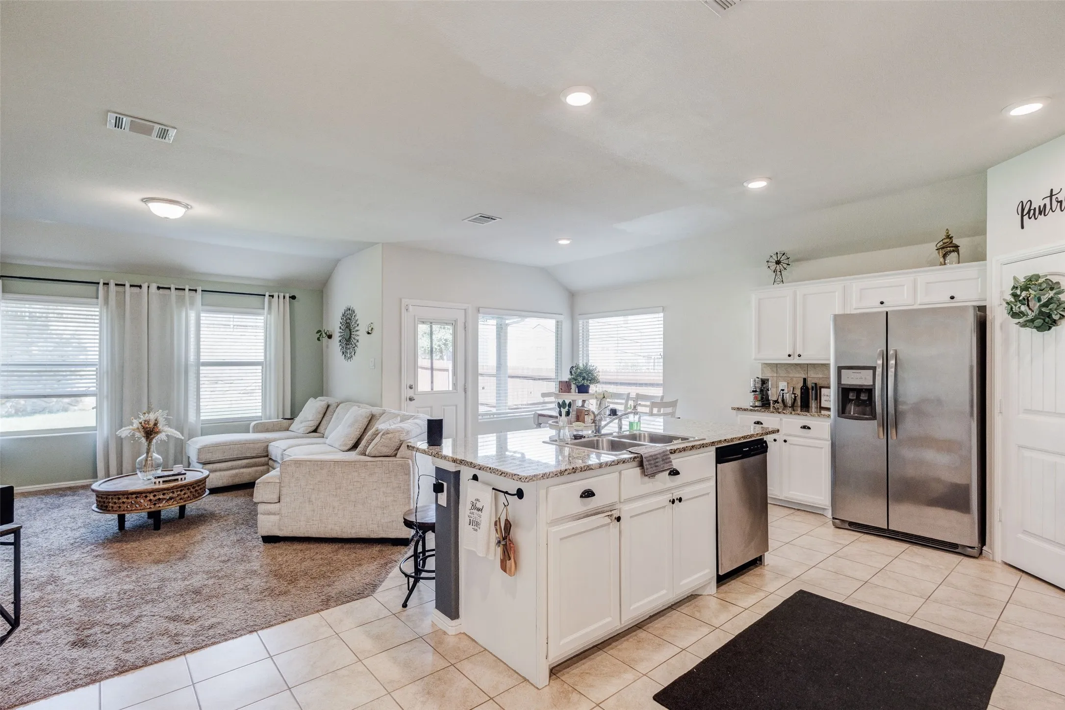 Single Family Residence For Rent in Tarrant County , 712 Gin Lake Trail, Fort Worth, Texas 76120, 4 Bedroom, 2 Bathroom, 2 Garage spaces, 1,565 Sqft, built in 2018, mls#21385340, Real Estate Agent in Fort Worth, Homes For Rent in Tarrant county, Homes For Rent in Fort Worth, Realtor in Fort Worth Texas, Real Estate Brokerage Independent Realty Texas, Luminita Cordes Realtor