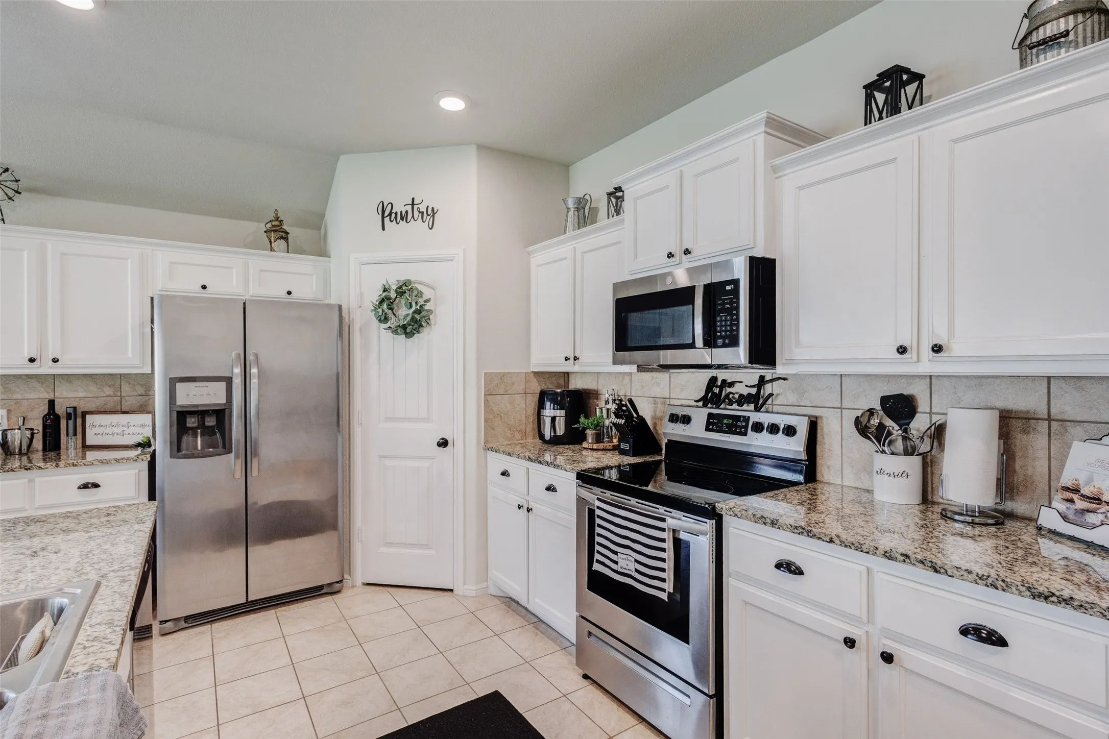 Single Family Residence For Rent in Tarrant County , 712 Gin Lake Trail, Fort Worth, Texas 76120, 4 Bedroom, 2 Bathroom, 2 Garage spaces, 1,565 Sqft, built in 2018, mls#21385340, Real Estate Agent in Fort Worth, Homes For Rent in Tarrant county, Homes For Rent in Fort Worth, Realtor in Fort Worth Texas, Real Estate Brokerage Independent Realty Texas, Luminita Cordes Realtor