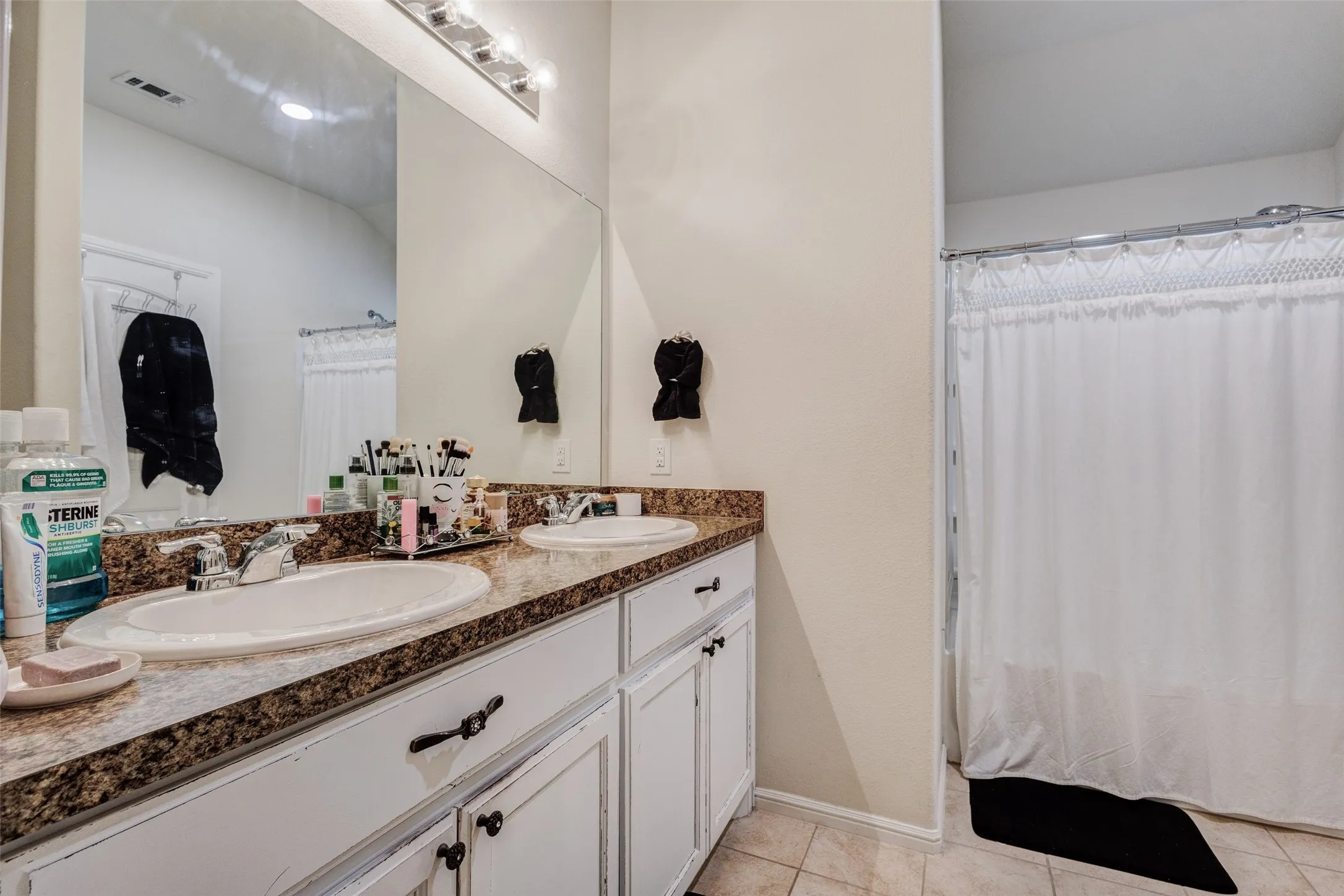 Single Family Residence For Rent in Tarrant County , 712 Gin Lake Trail, Fort Worth, Texas 76120, 4 Bedroom, 2 Bathroom, 2 Garage spaces, 1,565 Sqft, built in 2018, mls#21385340, Real Estate Agent in Fort Worth, Homes For Rent in Tarrant county, Homes For Rent in Fort Worth, Realtor in Fort Worth Texas, Real Estate Brokerage Independent Realty Texas, Luminita Cordes Realtor