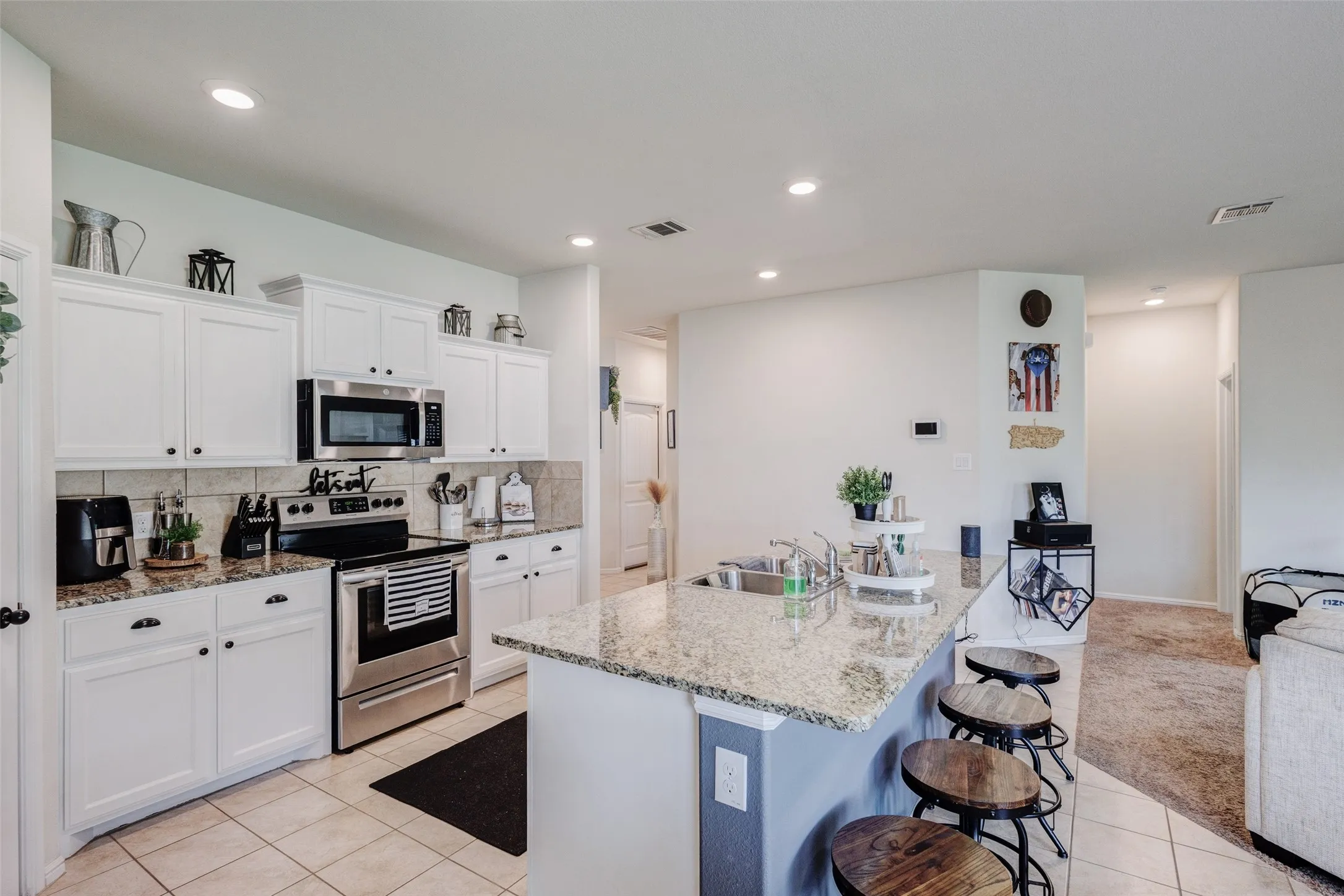 Single Family Residence For Rent in Tarrant County , 712 Gin Lake Trail, Fort Worth, Texas 76120, 4 Bedroom, 2 Bathroom, 2 Garage spaces, 1,565 Sqft, built in 2018, mls#21385340, Real Estate Agent in Fort Worth, Homes For Rent in Tarrant county, Homes For Rent in Fort Worth, Realtor in Fort Worth Texas, Real Estate Brokerage Independent Realty Texas, Luminita Cordes Realtor