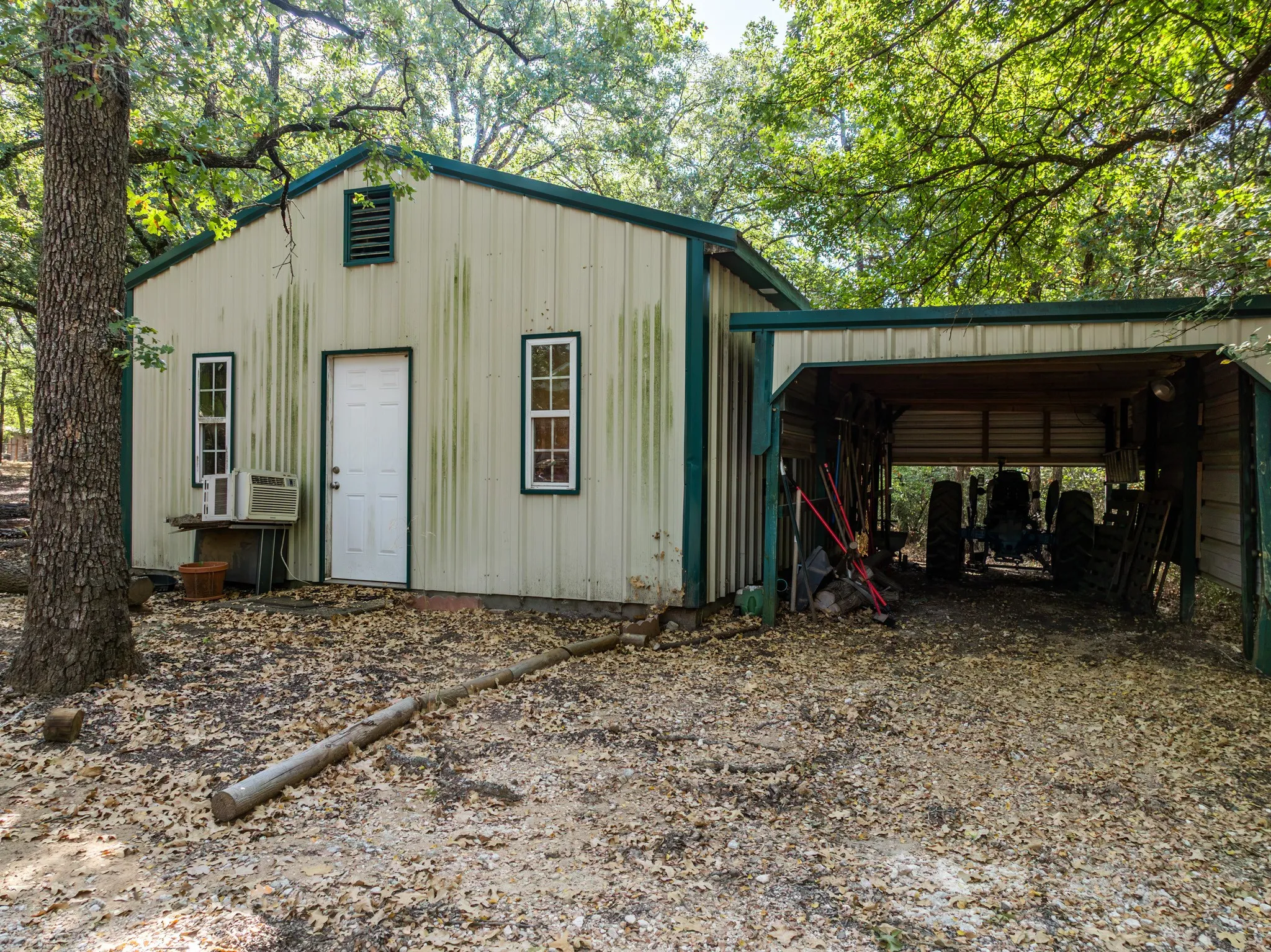 Single Family Residence For Sale in Hill County , 600 Hcr 1248, Whitney, Texas 76692, 4 Bedroom, 2 Bathroom, 2 Garage spaces, 2,241 Sqft, built in 2002, mls#21385315, Real Estate Agent in Whitney, Homes For Sale in Hill county, Homes For Sale in Whitney, Realtor in Whitney Texas, Real Estate Brokerage Independent Realty Texas, Luminita Cordes Realtor