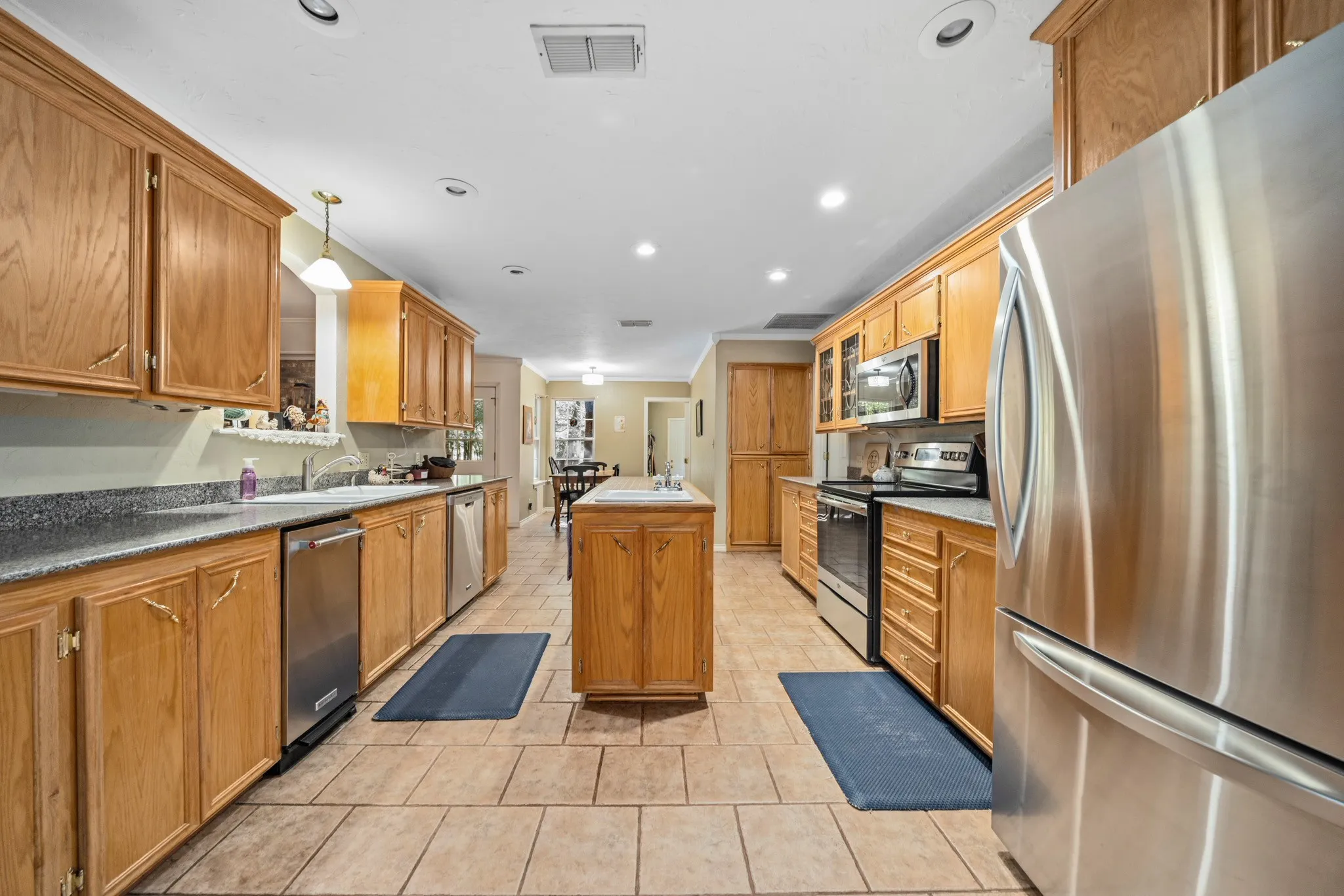 Single Family Residence For Sale in Hill County , 600 Hcr 1248, Whitney, Texas 76692, 4 Bedroom, 2 Bathroom, 2 Garage spaces, 2,241 Sqft, built in 2002, mls#21385315, Real Estate Agent in Whitney, Homes For Sale in Hill county, Homes For Sale in Whitney, Realtor in Whitney Texas, Real Estate Brokerage Independent Realty Texas, Luminita Cordes Realtor
