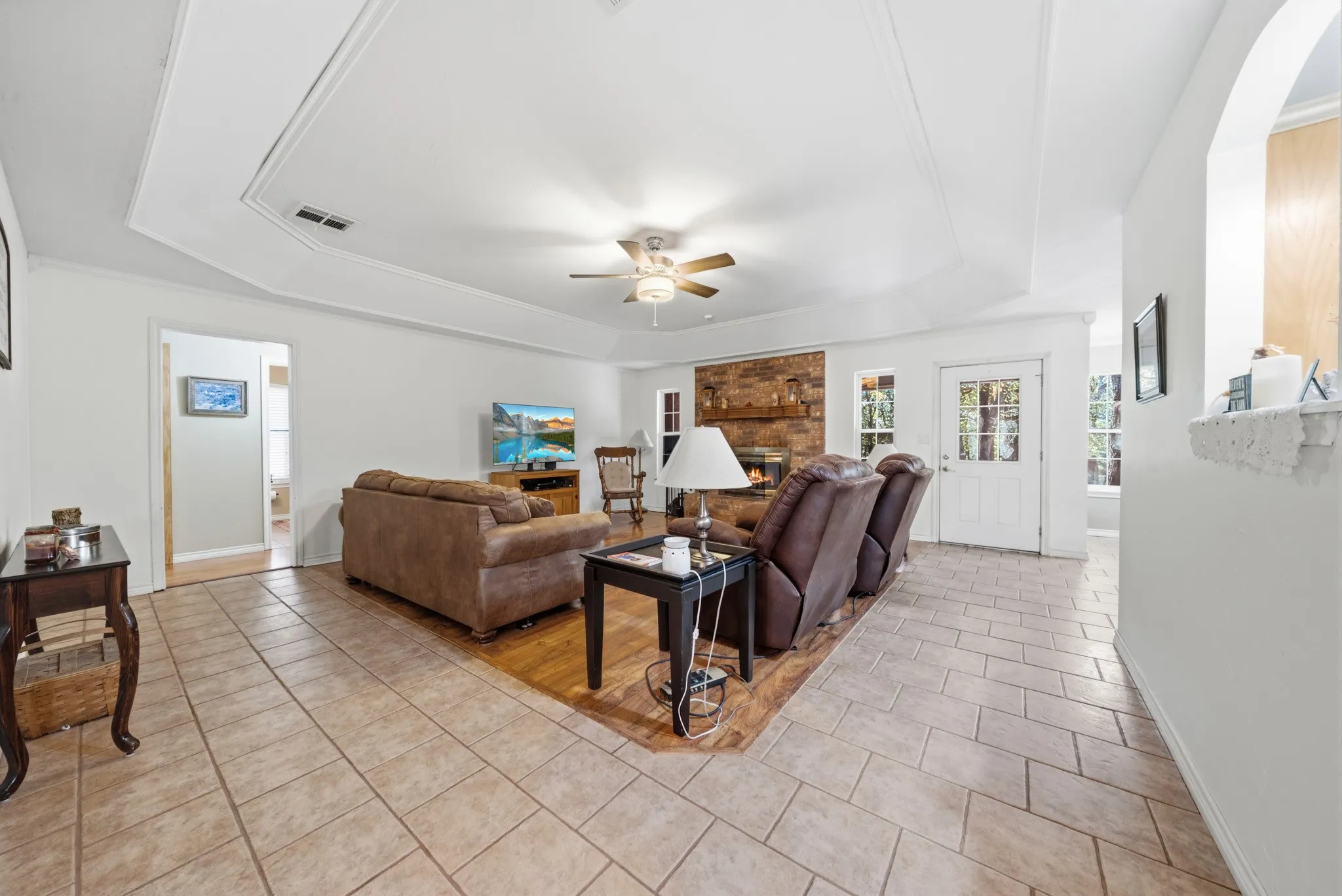 Single Family Residence For Sale in Hill County , 600 Hcr 1248, Whitney, Texas 76692, 4 Bedroom, 2 Bathroom, 2 Garage spaces, 2,241 Sqft, built in 2002, mls#21385315, Real Estate Agent in Whitney, Homes For Sale in Hill county, Homes For Sale in Whitney, Realtor in Whitney Texas, Real Estate Brokerage Independent Realty Texas, Luminita Cordes Realtor