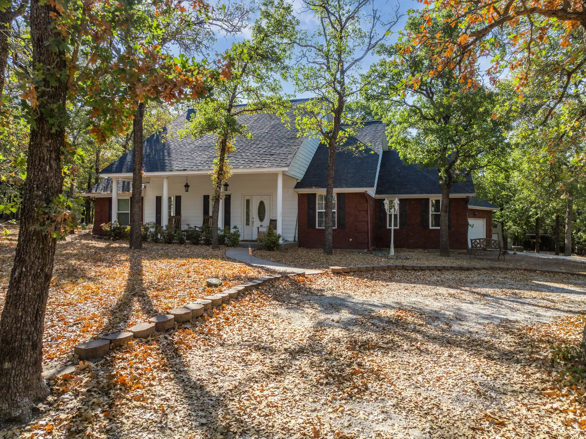 Single Family Residence For Sale in Hill County , 600 Hcr 1248, Whitney, Texas 76692, 4 Bedroom, 2 Bathroom, 2 Garage spaces, 2,241 Sqft, built in 2002, mls#21385315, Real Estate Agent in Whitney, Homes For Sale in Hill county, Homes For Sale in Whitney, Realtor in Whitney Texas, Real Estate Brokerage Independent Realty Texas, Luminita Cordes Realtor