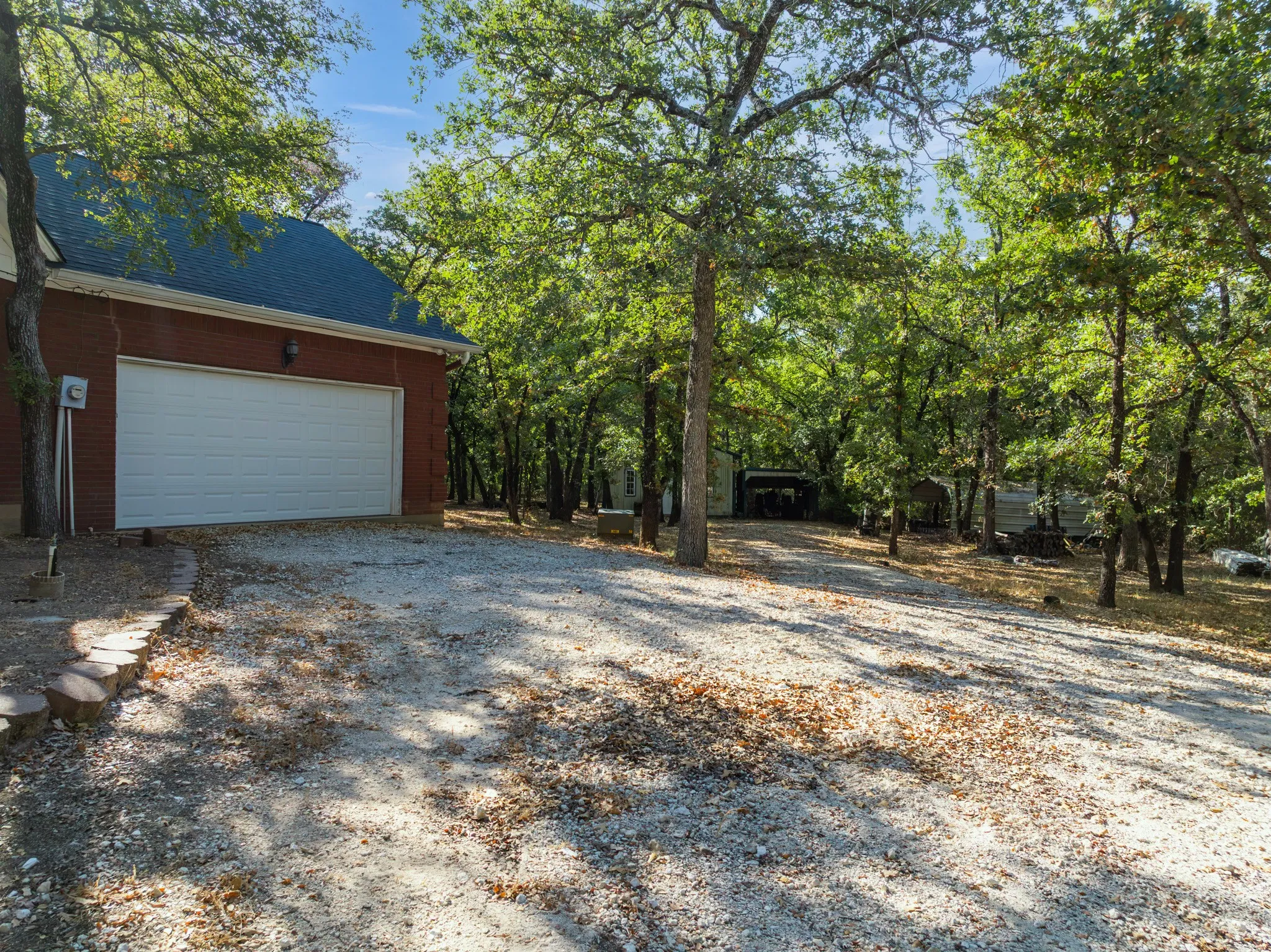 Single Family Residence For Sale in Hill County , 600 Hcr 1248, Whitney, Texas 76692, 4 Bedroom, 2 Bathroom, 2 Garage spaces, 2,241 Sqft, built in 2002, mls#21385315, Real Estate Agent in Whitney, Homes For Sale in Hill county, Homes For Sale in Whitney, Realtor in Whitney Texas, Real Estate Brokerage Independent Realty Texas, Luminita Cordes Realtor